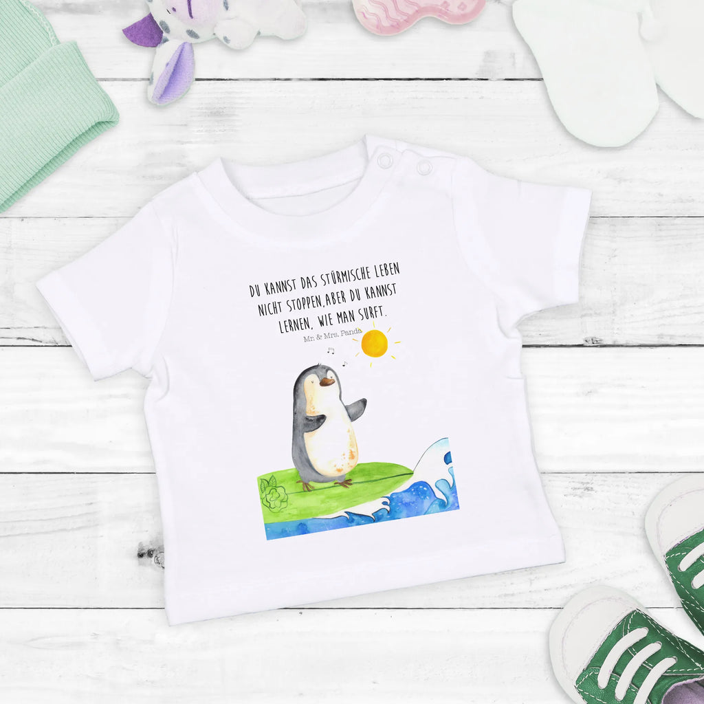 Organiczna koszulka dla niemowląt Pingwin surfista Baby Shirt Mit Spruch, Baby Shirt Grau, Baby Hemd, Baby Shirt Mit Aufdruck, Baby Shirt Mädchen, Baby Shirt Modern, Baby Shirt Klassisch, Baby Jerseyshirt, Baby Shirt Bunt, Lustiges Baby Shirt, Baby Shirt Unisex, Baby Shirt Erstausstattung, Baby Baumwollshirt, Baby Pullover, Baby Shirt Zur Geburt, Baby Langarmshirt, Baby Shirt Gestreift, Baby Bio Shirt, Baby Sweatshirt, Baby Shirt Alltag, Baby Shirt Pastell, Baby Shirt Weiß, Baby Shirt Geschenk, Baby Shirt, Baby T-Shirt, Baby Shirt Mit Motiv, Baby Shirt Neutral, Baby Top, Süßes Baby Shirt, Baby Shirt Junge, Baby Oberteil, Baby Kurzarmshirt, Pinguin, Wellen, Surfen, Wellen Reiten, Pinguine, Surfer, Urlaub, Portugal, Hawaii