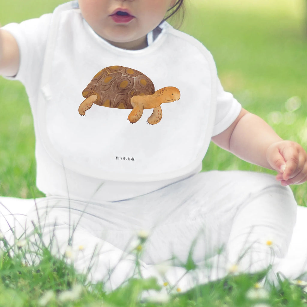 Organic Babylätzchen Schildkröte Marschieren Halstuch Für Neugeborene, Baby Lätzchen, Esslätzchen Baby, Spucktuch Baby, Babylätzchen Für Jungen, Babylätzchen Neutral, Lätzchen Für Babys, Babylätzchen Alltagstauglich, Babylätzchen Weich, Babylätzchen Für Beikost, Babylätzchen Mit Motiv, Babylätzchen, Baby Esslätzchen, Babylätzchen Mit Klettverschluss, Babylätzchen Waschbar, Babylätzchen Aus Baumwolle, Babyhalstuch, Lustiges Babylätzchen, Lätzchen Mit Spruch, Babylätzchen Handgemacht, Babylätzchen Für Kita, Baby Halstuch, Babylätzchen Bio Baumwolle, Babylätzchen Wasserfest, Babylätzchen Mit Druckknopf, Baby Latz, Babylätzchen Design, Babylätzchen Als Geschenk, Kleckerschutz Baby, Dreieckstuch Baby, Neugeborenen Lätzchen, Lätzchen Baby, Sabberlätzchen, Babylätzchen Bunt, Babylätzchen Für Mädchen, Baby Lätzchen Set, Meerestiere, Meer, Urlaub, Schildkröten, get lost, Neustart, Abenteuer, Lieblingsmensch, Schildkröte, Reiselust, Inspiration, Motivation