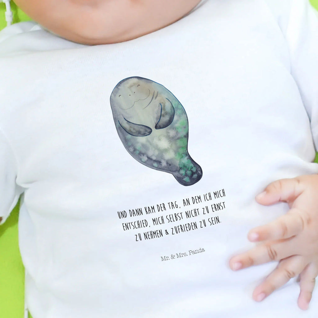 Organiczna koszulka dla niemowląt morska krowa Szczęśliwy Baby Shirt Neutral, Baby Shirt Geschenk, Baby Shirt Mit Aufdruck, Baby Bio Shirt, Baby Pullover, Baby Shirt Mit Spruch, Baby Shirt Mit Motiv, Süßes Baby Shirt, Baby Shirt Zur Geburt, Baby Shirt Junge, Baby Langarmshirt, Baby Sweatshirt, Baby Oberteil, Baby Baumwollshirt, Baby Shirt Unisex, Baby Shirt Mädchen, Lustiges Baby Shirt, Baby Shirt Modern, Baby Shirt Grau, Baby Shirt Weiß, Baby Shirt Bunt, Baby Shirt Pastell, Baby T-Shirt, Baby Top, Baby Shirt Gestreift, Baby Shirt Erstausstattung, Baby Shirt, Baby Kurzarmshirt, Baby Jerseyshirt, Baby Shirt Klassisch, Baby Hemd, Baby Shirt Alltag, Meerestiere, Meer, Urlaub, Respekt, Neuanfang, Achtsamkeit, Seekühe, Neustart, Seekuh, Freundin, Zufrieden, Selbstliebe, Liebeskummer
