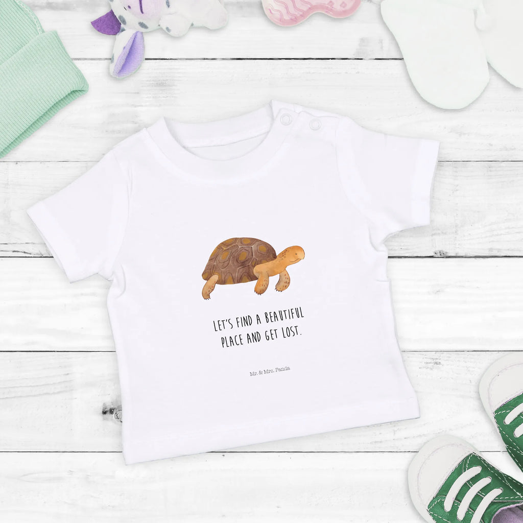 Organiczna koszulka dla niemowląt Żółw maszerować Baby Bio Shirt, Baby Kurzarmshirt, Baby Shirt, Baby Shirt Neutral, Baby Pullover, Baby Baumwollshirt, Baby Top, Baby Shirt Alltag, Baby Oberteil, Baby Shirt Pastell, Lustiges Baby Shirt, Baby Shirt Weiß, Baby Jerseyshirt, Baby Shirt Mit Motiv, Baby Shirt Klassisch, Baby Shirt Gestreift, Baby Hemd, Baby Shirt Junge, Baby T-Shirt, Baby Shirt Modern, Baby Shirt Geschenk, Baby Shirt Mit Spruch, Baby Shirt Unisex, Baby Shirt Grau, Baby Shirt Bunt, Baby Langarmshirt, Baby Shirt Zur Geburt, Süßes Baby Shirt, Baby Sweatshirt, Baby Shirt Mit Aufdruck, Baby Shirt Mädchen, Baby Shirt Erstausstattung, Urlaub, Meerestiere, Meer, Inspiration, Reiselust, Motivation, Abenteuer, Get Lost, Neustart, Lieblingsmensch, Schildkröte, Schildkröten