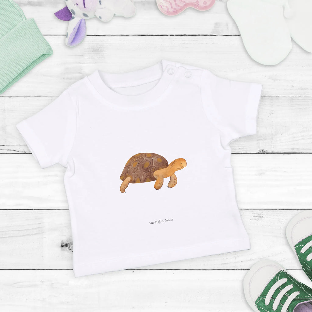 Organiczna koszulka dla niemowląt Żółw maszerować Baby Bio Shirt, Baby Kurzarmshirt, Baby Shirt, Baby Shirt Neutral, Baby Pullover, Baby Baumwollshirt, Baby Top, Baby Shirt Alltag, Baby Oberteil, Baby Shirt Pastell, Lustiges Baby Shirt, Baby Shirt Weiß, Baby Jerseyshirt, Baby Shirt Mit Motiv, Baby Shirt Klassisch, Baby Shirt Gestreift, Baby Hemd, Baby Shirt Junge, Baby T-Shirt, Baby Shirt Modern, Baby Shirt Geschenk, Baby Shirt Mit Spruch, Baby Shirt Unisex, Baby Shirt Grau, Baby Shirt Bunt, Baby Langarmshirt, Baby Shirt Zur Geburt, Süßes Baby Shirt, Baby Sweatshirt, Baby Shirt Mit Aufdruck, Baby Shirt Mädchen, Baby Shirt Erstausstattung, Urlaub, Meerestiere, Meer, Inspiration, Reiselust, Motivation, Abenteuer, Get Lost, Neustart, Lieblingsmensch, Schildkröte, Schildkröten