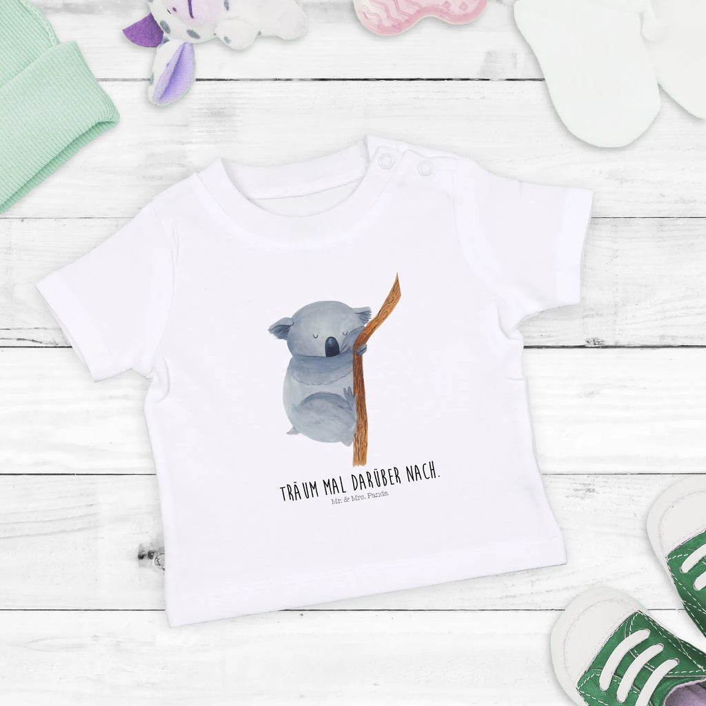 Organiczna koszulka dla niemowląt Koala Baby Shirt Gestreift, Baby Shirt Klassisch, Baby Top, Baby Shirt, Süßes Baby Shirt, Baby Shirt Erstausstattung, Baby Shirt Mit Motiv, Baby Shirt Modern, Baby Sweatshirt, Baby Kurzarmshirt, Baby Baumwollshirt, Baby Shirt Unisex, Baby Shirt Mit Aufdruck, Baby Shirt Geschenk, Baby Shirt Zur Geburt, Lustiges Baby Shirt, Baby Shirt Neutral, Baby Jerseyshirt, Baby Shirt Weiß, Baby Shirt Grau, Baby Hemd, Baby T-Shirt, Baby Shirt Pastell, Baby Shirt Mädchen, Baby Pullover, Baby Shirt Junge, Baby Shirt Mit Spruch, Baby Shirt Bunt, Baby Bio Shirt, Baby Langarmshirt, Baby Shirt Alltag, Baby Oberteil, Gute Laune, Tiermotive, Tiere, Lustige Sprüche, schlafen, Koalabär, Bär, Traumland, Schlafzimmer, Traum, Träumen, Koala