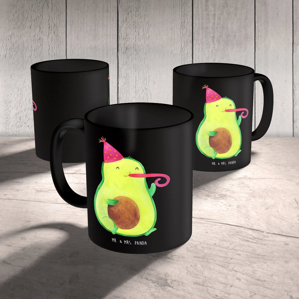 Mug avocado Celebration Henkeltasse, Henkelbecher, Kaffeebecher, Trinktasse, Bürobecher, Frühstückstasse, Mug, kaffeebecher keramik, kaffeetasse keramik, Kakaotasse, heißgetränkebecher, Tasse mit Motiv, Keramiktasse, Coffee Mug, Geschenktasse, Pott, tasse für kaffee, Kaffeepott, Bürotasse, haferl, schöne tasse, milchkaffeetasse, Tasse mit Spruch, kaffeetasse bedruckt, Becher, Tasse, tasse für büro, Trinkbecher, Designtasse, design tasse, Dekotasse, Teetasse, Motivtasse, Frühstücksbecher, Keramikbecher, Sprüchetasse, Kaffeetasse, Bedruckte Tasse, kaffeebecher bedruckt, Teebecher, statement tasse, hochwertige tasse, Teepott, Vegan, Avocado, Veggie, Gesund, Party, Feierlichkeit, Gute Laune, Geburtstag, Feier, Tröte, Fete