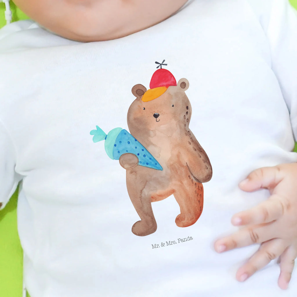 Organic Baby Shirt Bär Schultüte Baby Shirt Junge, Baby Kurzarmshirt, Baby Shirt, Baby Top, Baby Shirt Zur Geburt, Baby Shirt Alltag, Baby Shirt Weiß, Baby Baumwollshirt, Baby Bio Shirt, Baby Shirt Mit Spruch, Baby Sweatshirt, Baby Shirt Modern, Baby Shirt Erstausstattung, Baby Shirt Pastell, Baby Hemd, Baby T-Shirt, Lustiges Baby Shirt, Baby Shirt Mädchen, Baby Pullover, Baby Shirt Gestreift, Baby Shirt Klassisch, Baby Shirt Mit Aufdruck, Baby Oberteil, Baby Shirt Grau, Baby Shirt Mit Motiv, Süßes Baby Shirt, Baby Langarmshirt, Baby Shirt Unisex, Baby Shirt Geschenk, Baby Shirt Bunt, Baby Jerseyshirt, Baby Shirt Neutral, Teddy, Bär, Teddybär, Schultüte, Einschulung Geschenk, Schulbeginn, Schule Geschenk, Bär Motiv, Grundschule, Erster Schultag Geschenk, Schulanfang