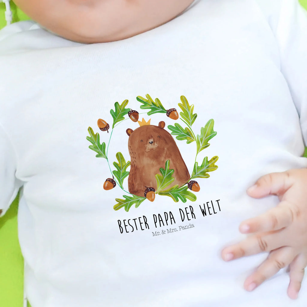 Organiczna koszulka dla niemowląt Niedźwiedź król Baby Shirt Mit Motiv, Baby Shirt Bunt, Baby Shirt Neutral, Baby Bio Shirt, Baby Shirt Gestreift, Baby Shirt Weiß, Baby Hemd, Baby Langarmshirt, Baby Sweatshirt, Lustiges Baby Shirt, Baby Shirt Alltag, Baby Shirt Erstausstattung, Baby Kurzarmshirt, Baby Shirt Klassisch, Baby Oberteil, Baby Shirt Mit Spruch, Baby Shirt Pastell, Baby Shirt Modern, Baby Shirt Grau, Baby T-Shirt, Baby Shirt Unisex, Baby Shirt Mädchen, Baby Jerseyshirt, Baby Shirt Mit Aufdruck, Baby Baumwollshirt, Baby Shirt Zur Geburt, Baby Shirt, Baby Shirt Junge, Baby Top, Süßes Baby Shirt, Baby Shirt Geschenk, Baby Pullover, Teddy, Bär, Teddybär, Bester Vater, Vater, Weltbester Papa, Papa Bär, Daddy, Bester Papa, Dad, Vatertag, Papi, Papa