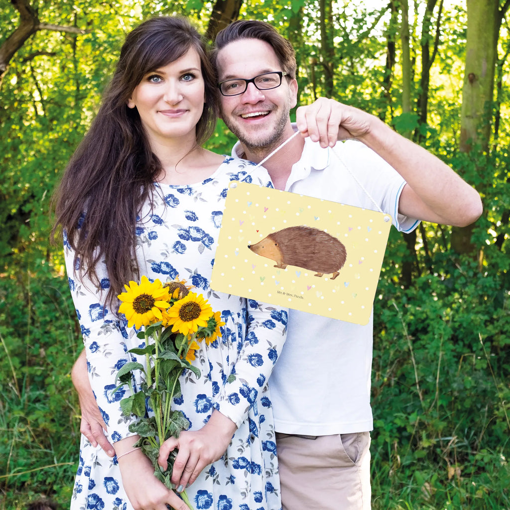 Deko Schild Igel Herzen Küchenschild, Deko Schild, Wandschild, sprüche schild, dekotafel, hängeschild, dekoration schild, dekoschilder, Türschild Familie, wandtafel, Dekoschild, Holzschild, Spruchschild, Deko Wandtafel, Türschild, Holztafel, Schild, Schild mit Spruch, Motivschild, wandhänger, holzbild, Badschild, Tiere, Tiermotive, Gute Laune, Lustige Sprüche, Kuss, Igel, Liebe, Herzen, Herz, Leben, Vertrauen