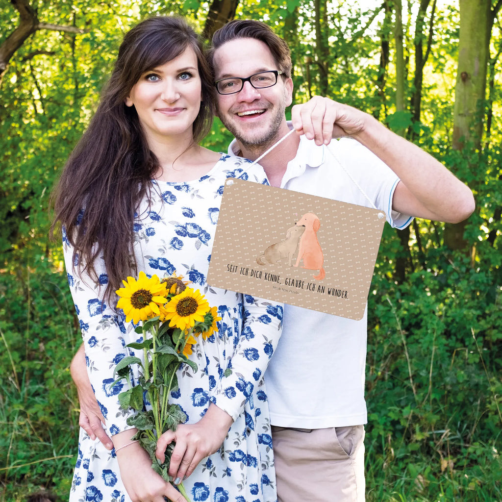 Dekoracyjny znak psy Miłość Deko schild Landhausstil, Dekoschild Klein, Deko schild Liebevoll Gestaltet, Deko schild Mit Blumenmotiv, Dekoschild Zum Aufhängen, Deko schild Mit Herz, Schild Zum Aufstellen, Dekoschild Geschenk, Spruchschild, Lustiges Deko schild, Schild Aus Holz, Rustikales Deko schild, Dekoschild Für Badezimmer, Türschild Mit Spruch, Schild Zum Hinstellen, Deko schild Für Wohnzimmer, Dekos child Für Garten, Dekoschild Aus Holz, Deko Wandtafel, Dekoschild Handgemacht, Deko schild Modern, Deko schild Mit Spruch, Dekoschild Für Flur, Metallschild, Wandschild, Dekoschild Für Familie, Vintage Schild, Dekoschild Groß, Dekoschild Für Freunde, Dekoschild, Deko schild Für Balkon, Schild Aus Metall, Deko Schild, Wanddeko Schild, Deko schild Für Küche, Deko schild Mit Motiv, Shabby Chic Schild, Holzschild, Deko schild Mit Lebensweisheit, Türschild, Hund, Hundemotiv, Haustier, Hunderasse, Tierliebhaber, Hundebesitzer, Sprüche, Kuss, Herz, Kuscheln, Hund. Hunde, Vertrauen, Liebe