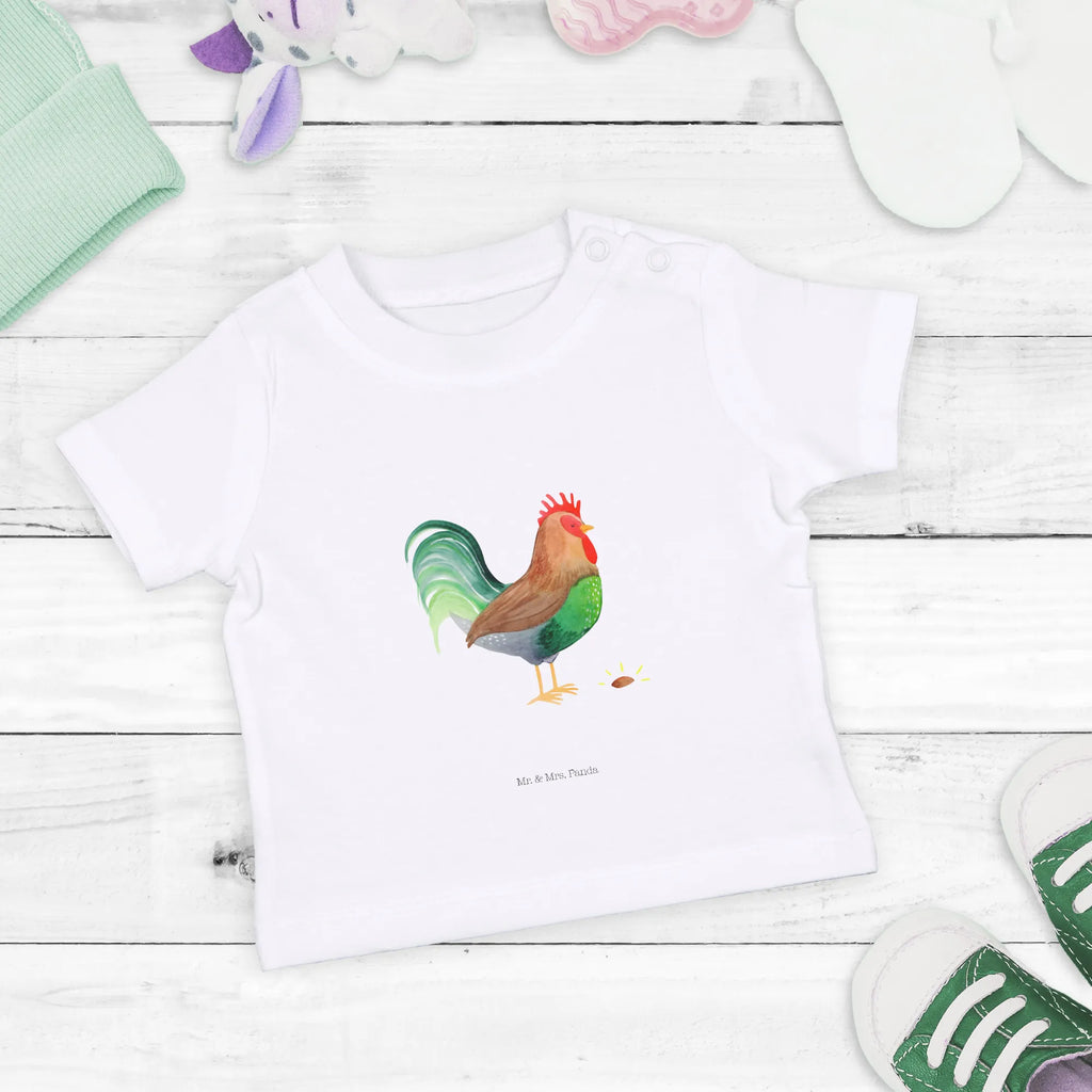 Organiczna koszulka dla niemowląt kogut ziarno Baby Shirt Mädchen, Baby Shirt, Baby Shirt Mit Aufdruck, Baby Shirt Erstausstattung, Baby Baumwollshirt, Baby Bio Shirt, Baby Shirt Weiß, Baby Jerseyshirt, Baby Shirt Grau, Baby Shirt Pastell, Baby Oberteil, Baby Hemd, Baby Langarmshirt, Baby T-Shirt, Baby Shirt Mit Motiv, Baby Sweatshirt, Baby Shirt Mit Spruch, Süßes Baby Shirt, Lustiges Baby Shirt, Baby Shirt Alltag, Baby Shirt Junge, Baby Shirt Unisex, Baby Shirt Bunt, Baby Shirt Neutral, Baby Top, Baby Pullover, Baby Shirt Gestreift, Baby Shirt Modern, Baby Shirt Geschenk, Baby Kurzarmshirt, Baby Shirt Klassisch, Baby Shirt Zur Geburt, Landwirtin, Bauernhof, Hoftiere, Landwirt, Hahn, Eier, Korn, Natur, Henne