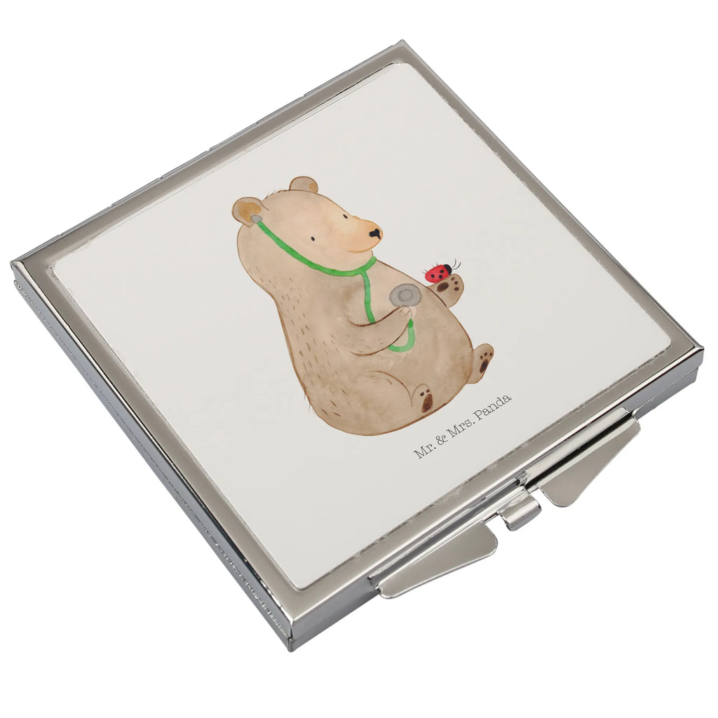 Handtaschenspiegel quadratisch Bär Arzt Kosmetikspiegel Klein, Handspiegel Zum Mitnehmen, Vintage Kompaktspiegel, Deko Handspiegel, Runder Taschenspiegel, Tragbarer Spiegel, Schminkspiegel Kompakt, Spiegel Für Handtasche, Mini Spiegel, Handspiegel Mit Hülle, Silber, Kompaktspiegel, Handspiegel Für Damen, Klappbarer Taschenspiegel, Taschenspiegel, Klappbarer Handspiegel, Handspiegel Geschenkidee, Schminkspiegel To Go, Quadratischer Handspiegel, Spiegel Für Schminktasche, Reise Spiegel, Taschen-Kosmetikspiegel, Handtaschenspiegel, Klappspiegel, Spiegel Für Unterwegs, Spiegel Für Make-Up Tasche, Design Taschenspiegel, Teddy, Bär, Teddybär, Professorin, Doktor, Ärztin, Doktorin, Professor, Arzt