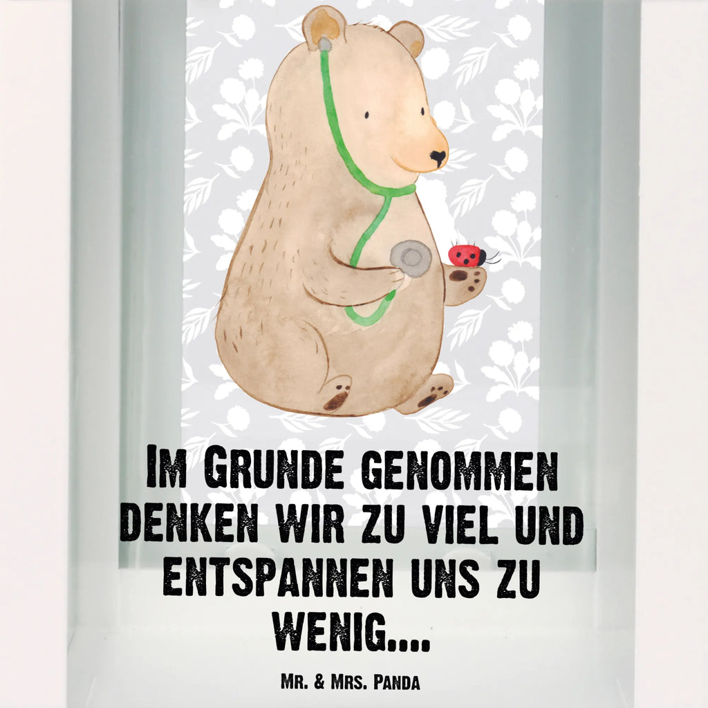 Deko Laterne Bär Arzt Deko Laterne, Windlichtlaterne, Laterne Mit Blumenmotiv, Holzlaterne, Laterne XXL, Laternenlicht, Laterne Mit Spiegelglas, Laterne Mit Motiv, Dekolaterne, Laterne Pastellfarben, Teelichthalter Laterne, Lichterlaterne, Windlicht, Laterne Klassisch, Kerzenlaterne, Laterne Deko, Laterne Zum Stellen, Laterne Wind- und Wetterfest, Laterne Minimalistisch, Laternenwindlicht, Leuchten, LED-Laterne, Laterne Skandinavisch, Terrasse-Laterne, Outdoor-Laterne, Lichterkettenlaterne, Laterne Shabby Chic, Glaslaterne, Laterne Spülmaschinenfest (Glas), Laterne Rustikal, Innenraum-Laterne, Laterne Beleuchtet, Laterne Orientalisch, Laterne Modern, Hängelaterne Deko, Laterne Mit Griff, Laterne Mit Sternenmuster, Metall Laterne, Laterne Mit Muster, Tischlaterne, Hängeleuchte, Laterne Weiß, Laterne Klein, Laterne Zum Hängen, Laterne Landhausstil, Laterne Romantisch, Laternen-Set, Laterne Maritim, Laterne Vintage, Metalllaterne, Bär, Teddy, Teddybär, Doktorin, Doktor, Ärztin, Professorin, Professor, Arzt