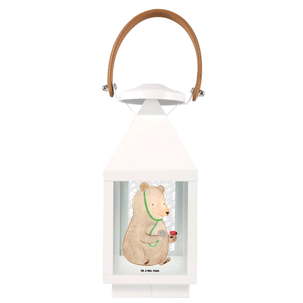 Deko Laterne Bär Arzt Deko Laterne, Windlichtlaterne, Laterne Mit Blumenmotiv, Holzlaterne, Laterne XXL, Laternenlicht, Laterne Mit Spiegelglas, Laterne Mit Motiv, Dekolaterne, Laterne Pastellfarben, Teelichthalter Laterne, Lichterlaterne, Windlicht, Laterne Klassisch, Kerzenlaterne, Laterne Deko, Laterne Zum Stellen, Laterne Wind- und Wetterfest, Laterne Minimalistisch, Laternenwindlicht, Leuchten, LED-Laterne, Laterne Skandinavisch, Terrasse-Laterne, Outdoor-Laterne, Lichterkettenlaterne, Laterne Shabby Chic, Glaslaterne, Laterne Spülmaschinenfest (Glas), Laterne Rustikal, Innenraum-Laterne, Laterne Beleuchtet, Laterne Orientalisch, Laterne Modern, Hängelaterne Deko, Laterne Mit Griff, Laterne Mit Sternenmuster, Metall Laterne, Laterne Mit Muster, Tischlaterne, Hängeleuchte, Laterne Weiß, Laterne Klein, Laterne Zum Hängen, Laterne Landhausstil, Laterne Romantisch, Laternen-Set, Laterne Maritim, Laterne Vintage, Metalllaterne, Bär, Teddy, Teddybär, Doktorin, Doktor, Ärztin, Professorin, Professor, Arzt