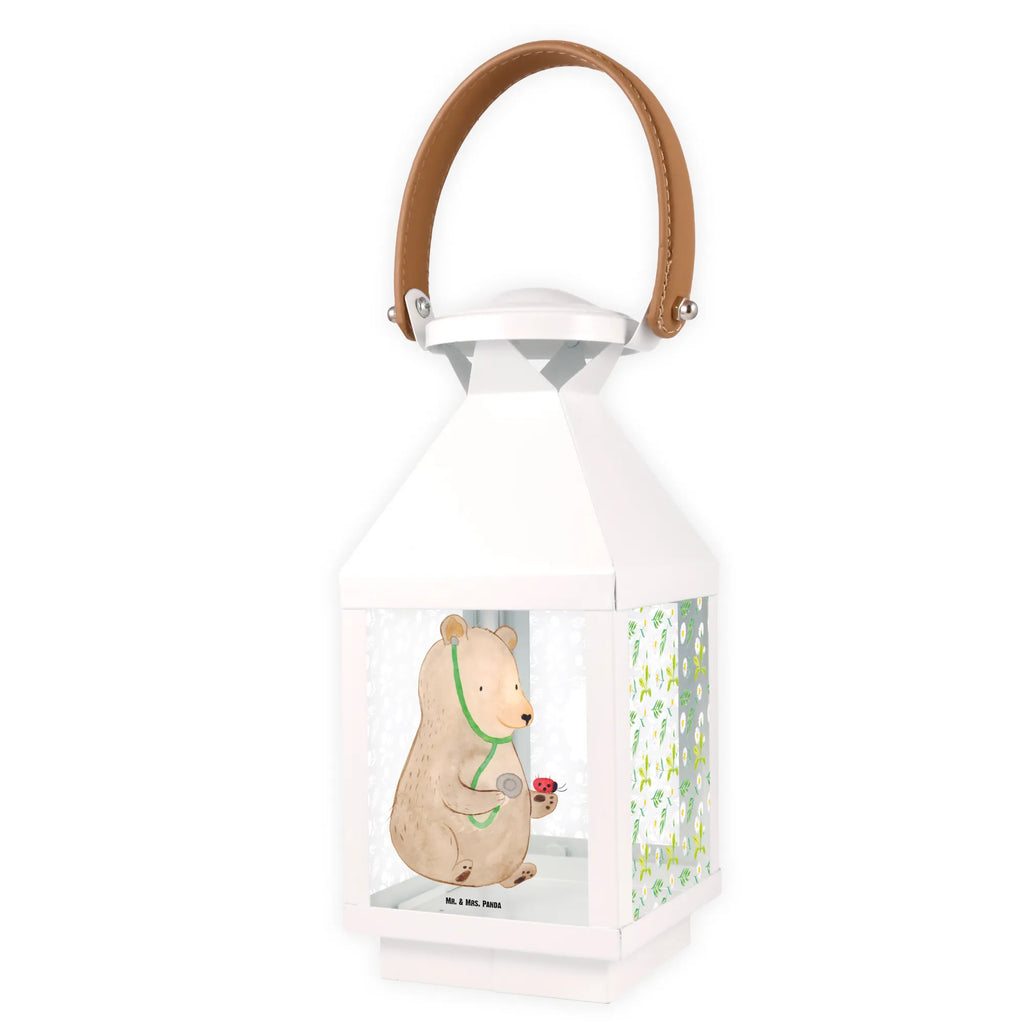Deko Laterne Bär Arzt Deko Laterne, Windlichtlaterne, Laterne Mit Blumenmotiv, Holzlaterne, Laterne XXL, Laternenlicht, Laterne Mit Spiegelglas, Laterne Mit Motiv, Dekolaterne, Laterne Pastellfarben, Teelichthalter Laterne, Lichterlaterne, Windlicht, Laterne Klassisch, Kerzenlaterne, Laterne Deko, Laterne Zum Stellen, Laterne Wind- und Wetterfest, Laterne Minimalistisch, Laternenwindlicht, Leuchten, LED-Laterne, Laterne Skandinavisch, Terrasse-Laterne, Outdoor-Laterne, Lichterkettenlaterne, Laterne Shabby Chic, Glaslaterne, Laterne Spülmaschinenfest (Glas), Laterne Rustikal, Innenraum-Laterne, Laterne Beleuchtet, Laterne Orientalisch, Laterne Modern, Hängelaterne Deko, Laterne Mit Griff, Laterne Mit Sternenmuster, Metall Laterne, Laterne Mit Muster, Tischlaterne, Hängeleuchte, Laterne Weiß, Laterne Klein, Laterne Zum Hängen, Laterne Landhausstil, Laterne Romantisch, Laternen-Set, Laterne Maritim, Laterne Vintage, Metalllaterne, Bär, Teddy, Teddybär, Doktorin, Doktor, Ärztin, Professorin, Professor, Arzt