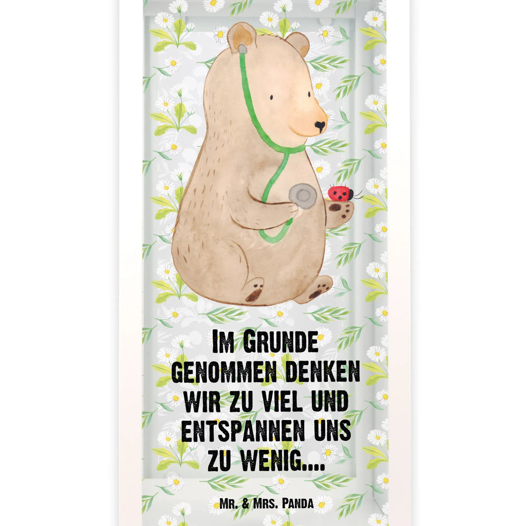 Deko Laterne Bär Arzt Deko Laterne, Windlichtlaterne, Laterne Mit Blumenmotiv, Holzlaterne, Laterne XXL, Laternenlicht, Laterne Mit Spiegelglas, Laterne Mit Motiv, Dekolaterne, Laterne Pastellfarben, Teelichthalter Laterne, Lichterlaterne, Windlicht, Laterne Klassisch, Kerzenlaterne, Laterne Deko, Laterne Zum Stellen, Laterne Wind- und Wetterfest, Laterne Minimalistisch, Laternenwindlicht, Leuchten, LED-Laterne, Laterne Skandinavisch, Terrasse-Laterne, Outdoor-Laterne, Lichterkettenlaterne, Laterne Shabby Chic, Glaslaterne, Laterne Spülmaschinenfest (Glas), Laterne Rustikal, Innenraum-Laterne, Laterne Beleuchtet, Laterne Orientalisch, Laterne Modern, Hängelaterne Deko, Laterne Mit Griff, Laterne Mit Sternenmuster, Metall Laterne, Laterne Mit Muster, Tischlaterne, Hängeleuchte, Laterne Weiß, Laterne Klein, Laterne Zum Hängen, Laterne Landhausstil, Laterne Romantisch, Laternen-Set, Laterne Maritim, Laterne Vintage, Metalllaterne, Bär, Teddy, Teddybär, Doktorin, Doktor, Ärztin, Professorin, Professor, Arzt