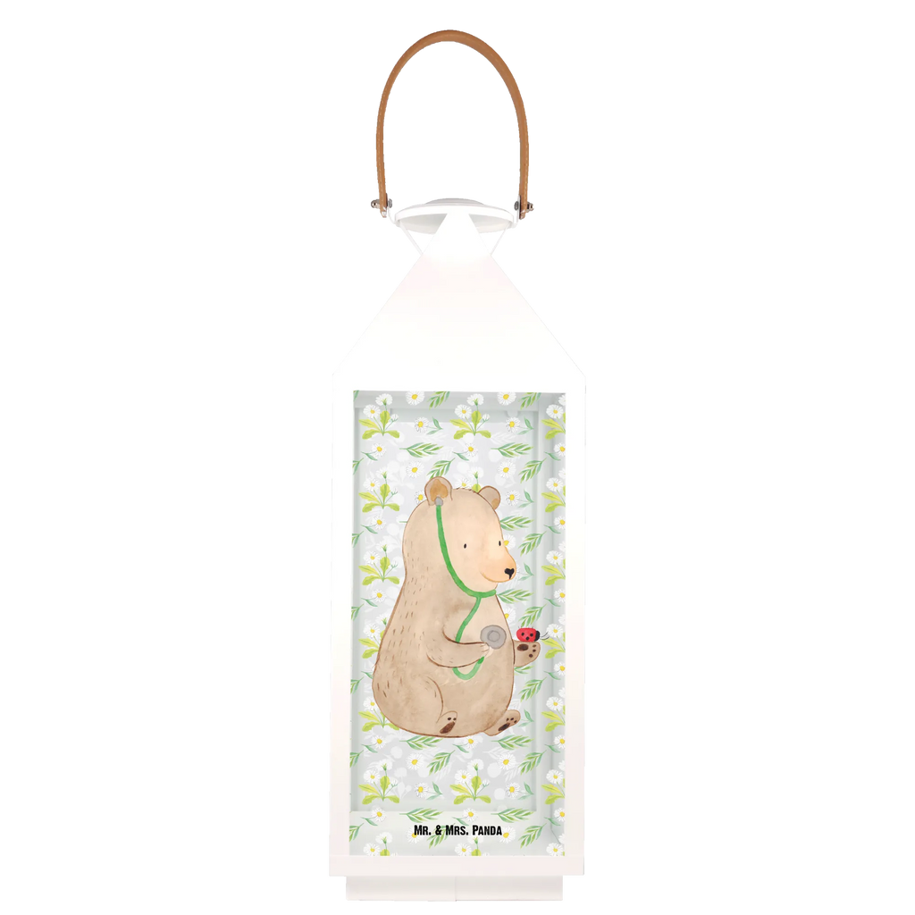 Deko Laterne Bär Arzt Deko Laterne, Windlichtlaterne, Laterne Mit Blumenmotiv, Holzlaterne, Laterne XXL, Laternenlicht, Laterne Mit Spiegelglas, Laterne Mit Motiv, Dekolaterne, Laterne Pastellfarben, Teelichthalter Laterne, Lichterlaterne, Windlicht, Laterne Klassisch, Kerzenlaterne, Laterne Deko, Laterne Zum Stellen, Laterne Wind- und Wetterfest, Laterne Minimalistisch, Laternenwindlicht, Leuchten, LED-Laterne, Laterne Skandinavisch, Terrasse-Laterne, Outdoor-Laterne, Lichterkettenlaterne, Laterne Shabby Chic, Glaslaterne, Laterne Spülmaschinenfest (Glas), Laterne Rustikal, Innenraum-Laterne, Laterne Beleuchtet, Laterne Orientalisch, Laterne Modern, Hängelaterne Deko, Laterne Mit Griff, Laterne Mit Sternenmuster, Metall Laterne, Laterne Mit Muster, Tischlaterne, Hängeleuchte, Laterne Weiß, Laterne Klein, Laterne Zum Hängen, Laterne Landhausstil, Laterne Romantisch, Laternen-Set, Laterne Maritim, Laterne Vintage, Metalllaterne, Bär, Teddy, Teddybär, Doktorin, Doktor, Ärztin, Professorin, Professor, Arzt