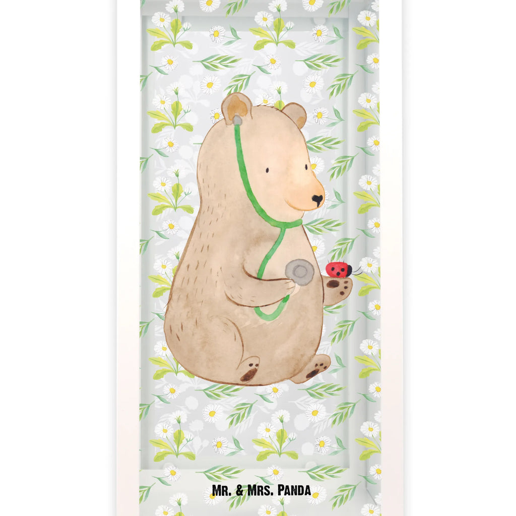 Deko Laterne Bär Arzt Deko Laterne, Windlichtlaterne, Laterne Mit Blumenmotiv, Holzlaterne, Laterne XXL, Laternenlicht, Laterne Mit Spiegelglas, Laterne Mit Motiv, Dekolaterne, Laterne Pastellfarben, Teelichthalter Laterne, Lichterlaterne, Windlicht, Laterne Klassisch, Kerzenlaterne, Laterne Deko, Laterne Zum Stellen, Laterne Wind- und Wetterfest, Laterne Minimalistisch, Laternenwindlicht, Leuchten, LED-Laterne, Laterne Skandinavisch, Terrasse-Laterne, Outdoor-Laterne, Lichterkettenlaterne, Laterne Shabby Chic, Glaslaterne, Laterne Spülmaschinenfest (Glas), Laterne Rustikal, Innenraum-Laterne, Laterne Beleuchtet, Laterne Orientalisch, Laterne Modern, Hängelaterne Deko, Laterne Mit Griff, Laterne Mit Sternenmuster, Metall Laterne, Laterne Mit Muster, Tischlaterne, Hängeleuchte, Laterne Weiß, Laterne Klein, Laterne Zum Hängen, Laterne Landhausstil, Laterne Romantisch, Laternen-Set, Laterne Maritim, Laterne Vintage, Metalllaterne, Bär, Teddy, Teddybär, Doktorin, Doktor, Ärztin, Professorin, Professor, Arzt