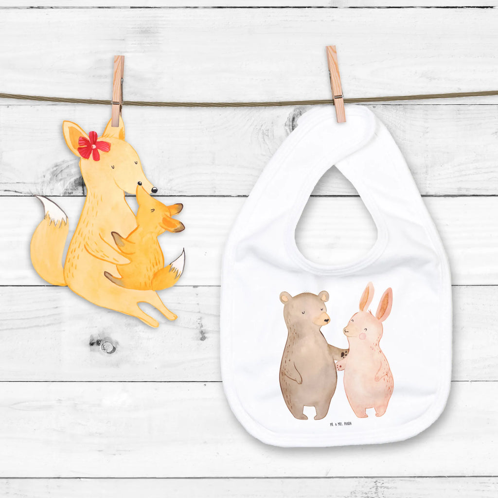Organic Babylätzchen Bär und Hase Umarmen Dreieckstuch Baby, Babylatz, Babyausstattung, Baby Latz, Lustiges Babylätzchen, Lätze, Lätzchen Baby, Babyhalstuch, Esslätzchen Baby, Spucktuch Baby, Babylätzchen Für Mädchen, Babylätzchen Mit Klettverschluss, Babyshower, Babykleidung, Neugeborenen Lätzchen, Babylätzchen, Babylätzchen Waschbar, Lätzchen Für Babys, Babylätzchen Weich, Babylätzchen Bio Baumwolle, Babylätzchen Mit Druckknopf, Babylätzchen Als Geschenk, Babylätzchen Mit Motiv, Baby Lätzchen Set, Babylätzchen Design, Halstuch Für Neugeborene, Babyparty, Babylätzchen Neutral, Kleckerschutz Baby, Baby Halstuch, Babylätzchen Alltagstauglich, Babylätzchen Für Jungen, Kinderkleidung, Lätzchen Mit Spruch, Babylätzchen Wasserfest, Babylätzchen Für Kita, Babylätzchen Für Beikost, Baby Erstausstattung, Babymode, Babylätzchen Handgemacht, Baby Lätzchen, Babyartikel, Baby Esslätzchen, Babylätzchen Aus Baumwolle, Babylätzchen Bunt, Eltern, Geschenk Zur Geburt, Sabberlätzchen, Kleinkind, Freundin, Freund, Liebe, Liebesgeschenk, Jahrestag, Verlobung, Partner, Ehemann, Ehefrau, Heiraten, Heiratsantrag, Hocheitstag, Bester Freund, Best Friends, Bärchen, Bär, Hase, Freunde