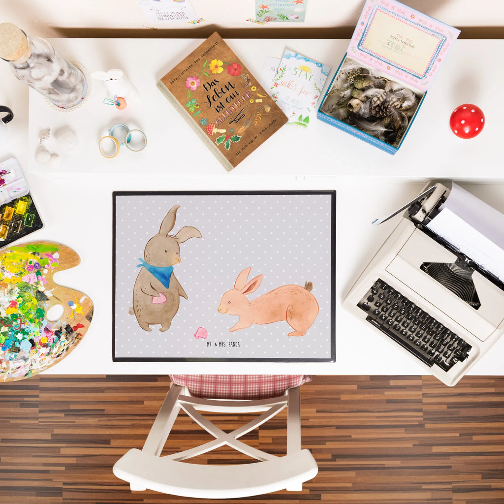 Schreibtischunterlage Hasen Muschel arbeitsmatte, Schreibtisch Matte, Tischunterlage, Schreibunterlage, schreibtischauflagen, arbeitsunterlage, schreibmatte, schreibtischunterlage, tischpad, schreibtischunterlagen, tischmatten, tischpads, schreibauflage, schreibauflagen, tischauflagen, tischauflage, Schreibtischauflage, tischmatte, Schreibtisch Unterlagen, pultunterlage, schreibtischmatte, Oma, Opa, Muttertag, Familie, Schwester, Bruder, Vatertag, Mama, Papa, Best Friends, Muscheln, BFF, Meer, Hasen, Beste Freundin, Freundin, Freundinnen, Muscheln Sammeln