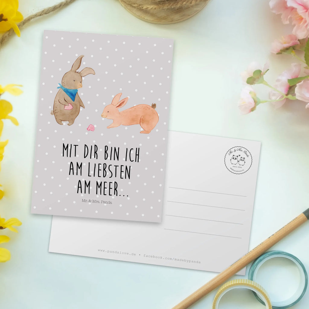 Postcard Bunnies with seashell bildkarte, Motivkarte, Postkarte, kunstkarte, Fotokarte, Ansichtskarten, einzelkarte, Kunstkarten, Ansichtskarte, spruchkarte, Grußkarte, Postkarten, Designkarte, Oma, Opa, Muttertag, Familie, Schwester, Bruder, Vatertag, Mama, Papa, Freundinnen, Hasen, Beste Freundin, Meer, Muscheln, Best Friends, BFF, Muscheln Sammeln, Freundin