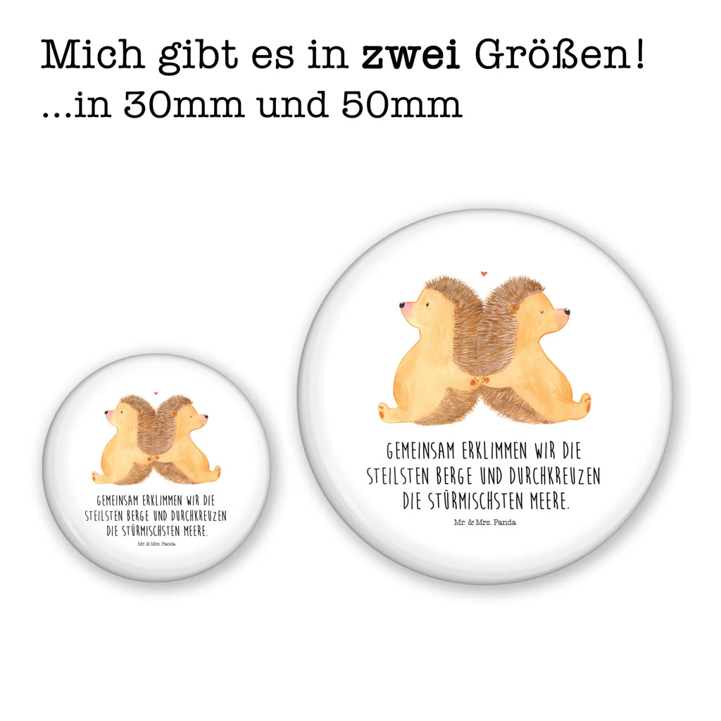 Button Igel händchenhaltend Button-Logo 50 mm, Button-Anstecker 50 mm, Pin 50 mm, Festivalbutton 50 mm, Button-Set 50 mm, Ansteckbutton 50 mm, Button-Emblem 50 mm, Button-Lieferung 50 mm, Sammlerbutton 50 mm, Button-Sujet 50 mm, Vereinsbutton 50 mm, Runde Buttons 50 mm, Button Abzeichen 50 mm, Button-Design 50 mm, Button-Druck 50 mm, Badge 50 mm, Button-Button 50 mm, Eventbutton 50 mm, Button-Kollektion 50 mm, Button-Edition 50 mm, Button-Motiv 50 mm, Marketingbutton 50 mm, Button-Presse 50 mm, Button 50 mm, Button-Sonderedition 50 mm, Pin-Button 50 mm, Button-Pin 50 mm, Button-Badge 50 mm, Werbebutton 50 mm, Liebe, Partner, Freund, Freundin, Ehemann, Ehefrau, Heiraten, Verlobung, Heiratsantrag, Liebesgeschenk, Jahrestag, Hocheitstag, Liebesbeweis, Liebesbotschaft, Lieblingsmensch, Love, Igelliebe, Geschenk für zwei, Igel, Gemeinsamkeit, Hand in Hand, große Liebe, Hochzeit