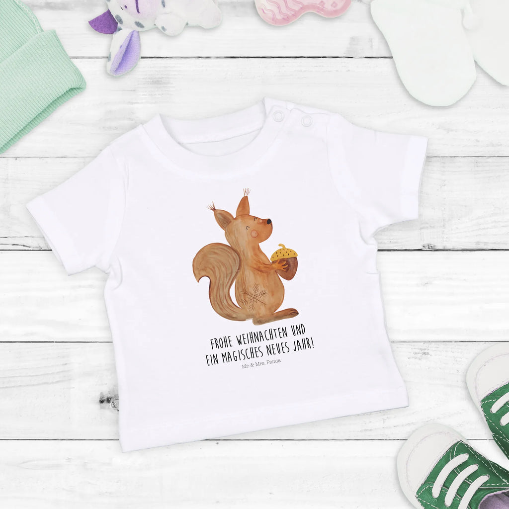 Organiczna koszulka dla niemowląt wiewiórka Czas Bożego Narodzenia Baby Shirt Pastell, Baby Shirt Gestreift, Baby Shirt Junge, Lustiges Baby Shirt, Baby Shirt Mit Motiv, Baby Pullover, Baby Oberteil, Baby T-Shirt, Baby Shirt Modern, Baby Shirt Geschenk, Baby Shirt Bunt, Baby Shirt Mädchen, Baby Shirt Grau, Baby Shirt Unisex, Süßes Baby Shirt, Baby Shirt, Baby Hemd, Baby Shirt Alltag, Baby Shirt Mit Aufdruck, Baby Langarmshirt, Baby Kurzarmshirt, Baby Top, Baby Bio Shirt, Baby Shirt Erstausstattung, Baby Sweatshirt, Baby Shirt Klassisch, Baby Shirt Mit Spruch, Baby Jerseyshirt, Baby Shirt Neutral, Baby Baumwollshirt, Baby Shirt Weiß, Baby Shirt Zur Geburt, Winter, Weihnachten, Weihnachtsdeko, Nikolaus, Advent, Heiligabend, Wintermotiv, Frohe Weihnachten, Neujahr, Frohes neues Jahr, Weihnachtsgruß, Guten Rutsch, Weihnachtsmotiv, Vogel