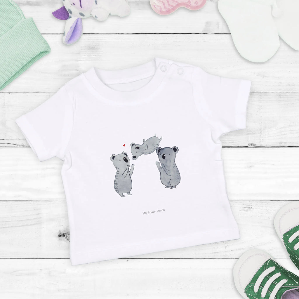 Organiczna koszulka dla niemowląt Koale Świętować Baby Shirt Mit Spruch, Baby T-Shirt, Baby Shirt Geschenk, Baby Shirt Weiß, Baby Shirt Alltag, Baby Shirt Neutral, Baby Hemd, Baby Baumwollshirt, Baby Shirt Gestreift, Baby Shirt Modern, Baby Pullover, Baby Kurzarmshirt, Baby Oberteil, Baby Langarmshirt, Baby Shirt Bunt, Süßes Baby Shirt, Baby Shirt Junge, Baby Bio Shirt, Baby Top, Baby Shirt Pastell, Lustiges Baby Shirt, Baby Shirt Zur Geburt, Baby Shirt Grau, Baby Shirt Erstausstattung, Baby Shirt Mädchen, Baby Shirt Unisex, Baby Jerseyshirt, Baby Sweatshirt, Baby Shirt Klassisch, Baby Shirt Mit Motiv, Baby Shirt Mit Aufdruck, Baby Shirt, Geburtstag, Geburtstagsgeschenk, Geschenk, Familie, Liebe, Herz, Kind, Eltern, Koala