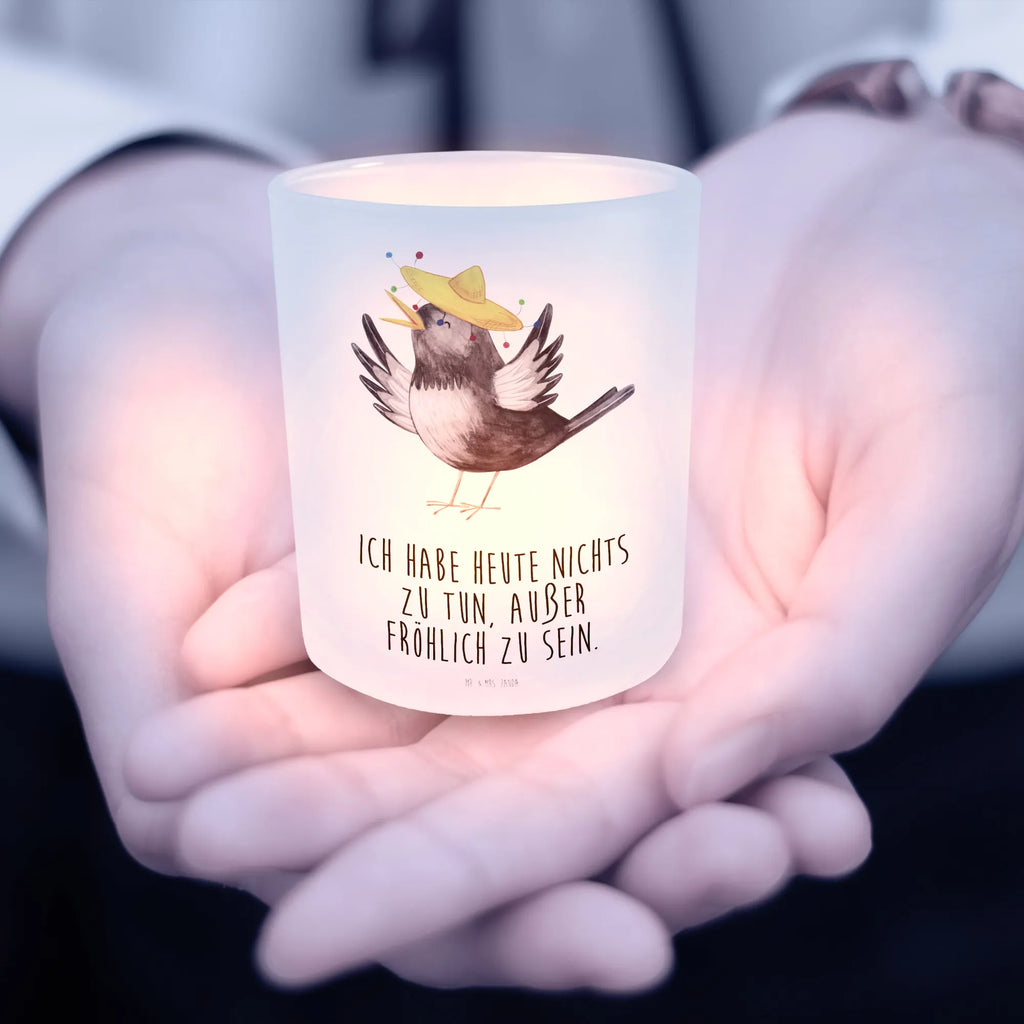 Windlicht Rabe Sombrero Windlicht Draußen, Windlichter, Windlicht Klein, Windlicht Boho, Windlicht, Windlicht Groß, Teelichthalter Outdoor, Windlicht Vintage, Windlicht Handgemacht, Windlicht Laterne, Windlicht Skandinavisch, Windlicht Romantisch, Windlicht Für Draußen, Teelichthalter für draußen, Teelichthalter, Teelicht Glas, Windlicht Garten, Windlicht Balkon, Windlicht Glas, Windlicht Geschenk, Windlicht Outdoor, Windlicht Modern, Windlicht Nachhaltig, Windlicht Wohnzimmer, Windlicht Terrasse, Windlicht Design, Windlicht Kerzenhalter, Windlicht Dekoration, Tiermotive, Gute Laune, lustige Sprüche, Tiere, Rabe, Elster, froh, Vogel, fröhlich sein, glücklich sein, Glück Spruch, Motivation, Spruch positiv, Vögel