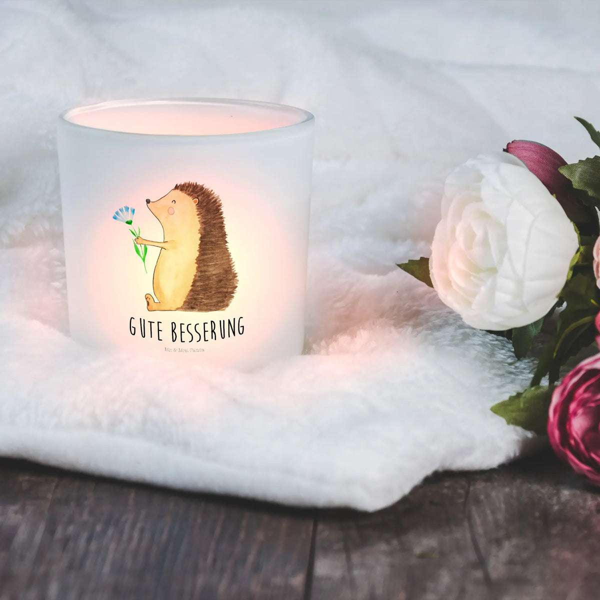 Windlicht Igel Blumen kerzenbehälter, Kerzenhalter Glas, ambientelicht, Glaslaterne, tisch kerzenhalter, laterne teelicht, Windlicht Satiniert, teelichtleuchter, Glas Teelichthalter, Garten Windlicht, deko kerzenhalter, stimmungslicht, kerzenhalter klein, teelicht windlicht, Lichtglas, Terrasse Windlicht, Milchglas Teelichthalter, Teelichthalter, dekolicht, Teelichthalter Glas, teelichthalter klein, milchglas windlicht, tischlicht, Balkon Windlicht, Outdoor Windlicht, Deko Windlicht, Windlicht Milchglas, Windlicht aus Glas, Windlicht Deko, Teelicht Glas, Kerzenhalter, Kerzenglas, laterne glas, Windlicht Draußen, Deko Teelichthalter, Tisch Windlicht, Kerzen Windlicht, Windlicht Kerzenhalter, Windlicht Glas, Outdoor Kerzenhalter, glaswindlicht, glas kerzenhalter, Glas Windlicht, lichthalter, Windlicht Klein, Lustige Sprüche, Tiere, Tiermotive, Gute Laune, Krankheit, Gute Besserung, Igel, Krankenhaus, Besuch, Genesungswünsche, krank
