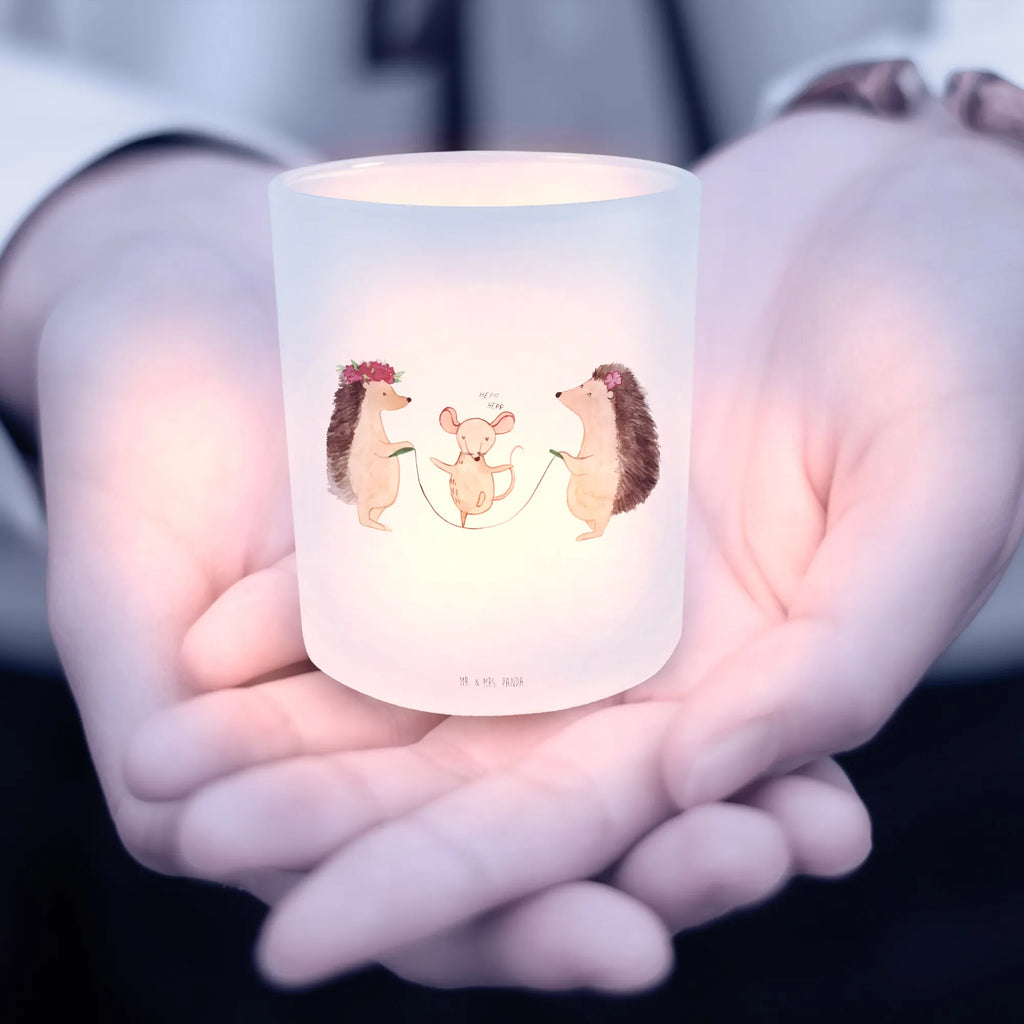 Windlicht Igel Seilhüpfen Windlicht, Balkon Windlicht, Glaslaterne, Deko Teelichthalter, laterne glas, Windlicht Klein, teelichthalter klein, Glas Teelichthalter, Teelichthalter Glas, Lichtglas, Kerzen Windlicht, Tisch Windlicht, teelichtglas, Kerzenhalter Glas, Deko Windlicht, Teelicht Glas, teelichtleuchter, Windlicht Glas, teelicht windlicht, lichthalter, Windlicht Milchglas, kerzenbehälter, glaswindlicht, Garten Windlicht, dekolicht, laterne teelicht, Windlicht Deko, Windlicht Satiniert, Kerzenglas, tisch kerzenhalter, Glas Windlicht, Milchglas Teelichthalter, Outdoor Kerzenhalter, Windlichter, Outdoor Windlicht, Windlicht aus Glas, stimmungslicht, milchglas windlicht, ambientelicht, deko kerzenhalter, Windlicht Kerzenhalter, Teelichthalter, kerzenhalter klein, glas kerzenhalter, Terrasse Windlicht, tischlicht, Windlicht Draußen, Kerzenhalter, Lustige Sprüche, Tiere, Tiermotive, Gute Laune, Seilspringen, Kinder, Kindergarten, Seilhüpfen, Maus, Igel