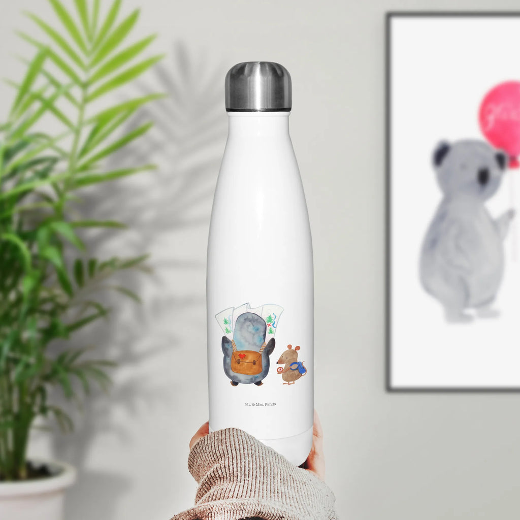 Insulated bottle Penguin & Mouse Hiker Thermosflasche Für Schule, Thermoflasche Edelstahl, Thermosflasche Für Kaffee, Trinkflasche Isoliert, Thermosflasche Mit Trinkverschluss, Thermosflasche Damen, Leichte Thermosflasche, Thermosflasche Klassisch, Thermoflasche, Flasche, Thermosflasche Für Outdoor, Isolierkanne, Sommerflasche, Thermosflasche Für Sport, Isolierflasche Heißgetränke, Thermosflasche Herren, Doppelwandige Trinkflasche, Thermosflasche Mit Drehverschluss, Thermosflasche, Thermoskanne Unterwegs, Flasche für Kohlensäure, Isolierflasche, Robuste Thermosflasche, Thermosflasche 1 Liter, Thermosflasche Nachhaltig, Thermosflasche Modern, Thermosflasche Für Büro, Thermosflasche 750ml, Thermosflasche Wandern, Vakuumflasche, Thermosflasche Für Wasser, Spülmaschinenfeste Thermosflasche, Auslaufsichere Thermosflasche, Thermosflasche Kinder, Thermosflasche Für Tee, Thermosflasche Reisen, Thermosflasche BPA-Frei, Edelstahlflasche, Warmhalteflasche, Kalthalteflasche, Isolierflasche Kaltgetränke, Umweltfreundliche Thermosflasche, Thermosflasche Outdoor, Thermosflasche 500ml, Sommergetränk, Thermos, Thermosflasche Für Unterwegs, Pinguin, Pinguine, Roadtrip, Abenteuer, wandern, Ausflug, Wanderlust, Abenteurer