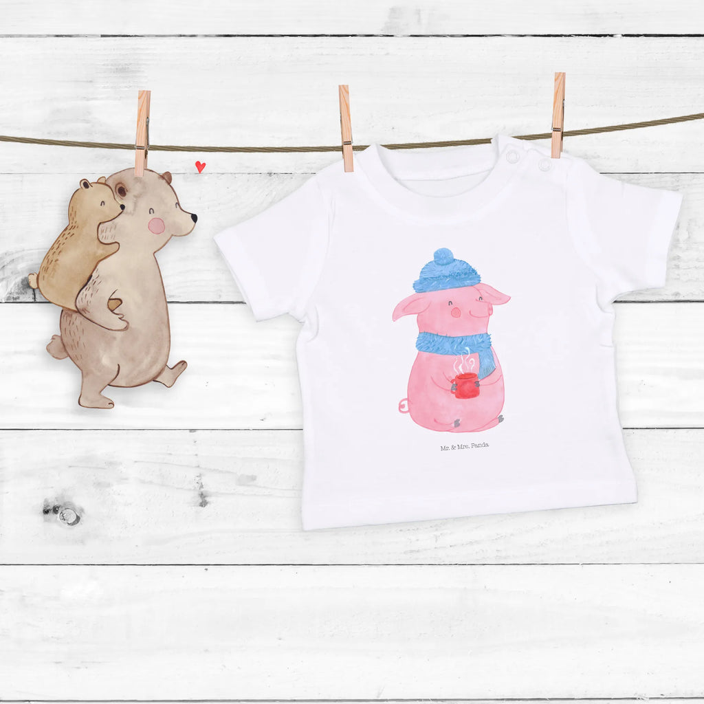 Organiczna koszulka dla niemowląt świnia grzane wino Baby Shirt Modern, Baby Langarmshirt, Baby Shirt Mit Spruch, Baby Shirt, Baby Shirt Bunt, Baby Shirt Mit Aufdruck, Baby Jerseyshirt, Baby Bio Shirt, Lustiges Baby Shirt, Baby Shirt Klassisch, Süßes Baby Shirt, Baby Kurzarmshirt, Baby Baumwollshirt, Baby Shirt Pastell, Baby Shirt Junge, Baby Shirt Neutral, Baby Shirt Grau, Baby Shirt Gestreift, Baby Shirt Alltag, Baby Shirt Erstausstattung, Baby Shirt Unisex, Baby T-Shirt, Baby Shirt Weiß, Baby Top, Baby Shirt Mädchen, Baby Oberteil, Baby Pullover, Baby Shirt Mit Motiv, Baby Sweatshirt, Baby Shirt Zur Geburt, Baby Shirt Geschenk, Baby Hemd, Weihnachten, Winter, Weihnachtsdeko, Nikolaus, Advent, Heiligabend, Wintermotiv, Glühwein, Weihnachtsmarkt, Punsch, Glühschwein