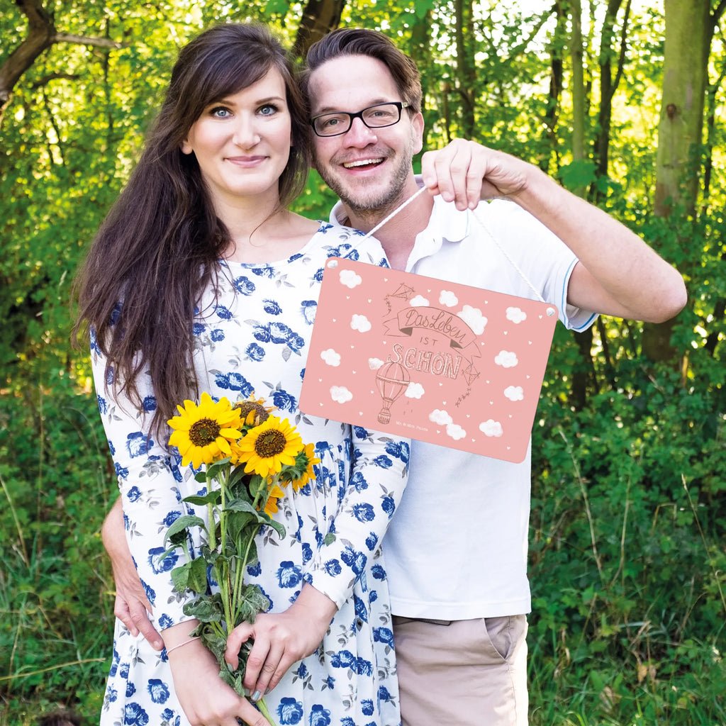 Deko Schild Heißluftballon Leben Deko schild Mit Herz, Schild Zum Aufstellen, Deko schild Modern, Shabby Chic Schild, Schild Aus Holz, Deko schild Mit Spruch, Dekoschild Für Badezimmer, Dekoschild Zum Aufhängen, Schild Zum Hinstellen, Metallschild, Dekoschild Für Familie, Spruchschild, Holzschild, Deko schild Mit Motiv, Dekoschild Für Flur, Wanddeko Schild, Lustiges Deko schild, Dekoschild Geschenk, Dekoschild Handgemacht, Türschild, Dekoschild Aus Holz, Deko schild Landhausstil, Rustikales Deko schild, Deko schild Mit Lebensweisheit, Vintage Schild, Deko schild Mit Blumenmotiv, Dekoschild Groß, Wandschild, Deko Schild, Schild Aus Metall, Deko schild Liebevoll Gestaltet, Türschild Mit Spruch, Deko schild Für Küche, Deko schild Für Wohnzimmer, Dekoschild, Dekoschild Für Freunde, Dekos child Für Garten, Deko schild Für Balkon, Deko Wandtafel, Dekoschild Klein, Blumen Deko, Frühlings Deko, Sommer Deko, Dekoration, positive Botschaft, Naturliebhaber, Outdoor, Natur, Abenteuer, erleben, Das Leben ist schön, glücklich sein, Leben, Heißluftballon, Inspiration, Spruch Leben, Zitat, Deko Haus