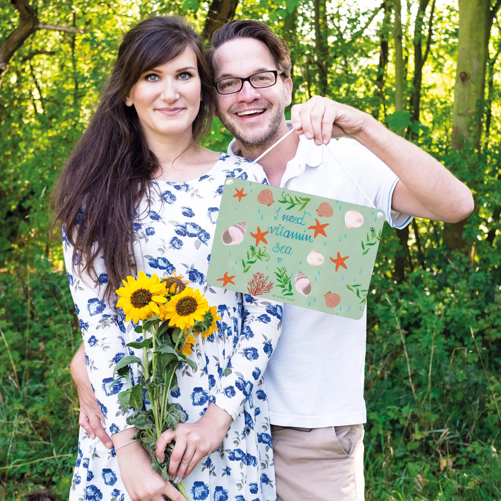 Decorative sign Vitamin Sea Deko Wandtafel, sprüche schild, Schild, dekotafel, Spruchschild, Schild mit Spruch, dekoschilder, Küchenschild, holzbild, wandtafel, wandhänger, Deko Schild, Türschild, hängeschild, Badschild, Dekoschild, Holztafel, Holzschild, Wandschild, Motivschild, Türschild Familie, dekoration schild, Dekoration, Abenteuer, Natur, Outdoor, Blumen Deko, Frühlings Deko, Sommer Deko, positive Botschaft, Naturliebhaber, Wasserratte Geschenk, See, Strand Urlaub, Schwimmen Spruch, Urlaub Am Meer, Vitamin Sea, Schwimmer Geschenk