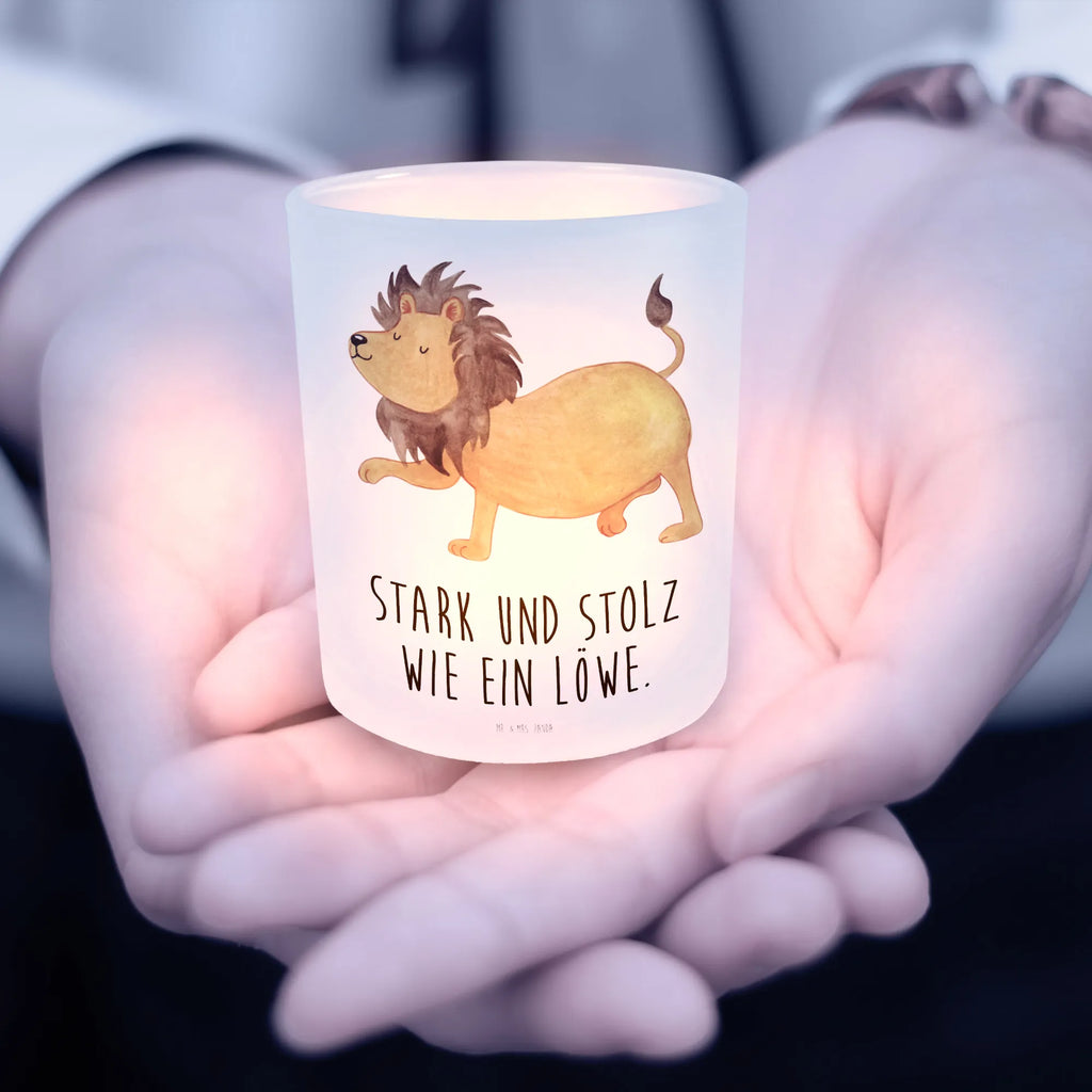 Windlicht Sternzeichen Löwe Kerzenhalter Glas, glaswindlicht, Outdoor Windlicht, Windlicht Klein, Windlicht Milchglas, kerzenhalter klein, Balkon Windlicht, stimmungslicht, milchglas windlicht, Glas Teelichthalter, kerzenbehälter, deko kerzenhalter, Deko Teelichthalter, teelicht windlicht, tisch kerzenhalter, Windlicht Deko, Kerzenhalter, Garten Windlicht, Windlicht aus Glas, Windlicht Kerzenhalter, Deko Windlicht, dekolicht, ambientelicht, lichthalter, Teelichthalter, laterne teelicht, glas kerzenhalter, Outdoor Kerzenhalter, teelichtleuchter, laterne glas, Glaslaterne, Lichtglas, Windlicht Satiniert, Terrasse Windlicht, Windlicht Glas, Glas Windlicht, Windlichter, Kerzen Windlicht, teelichthalter klein, Windlicht Draußen, Kerzenglas, Tisch Windlicht, Teelicht Glas, tischlicht, Windlicht, Milchglas Teelichthalter, teelichtglas, Teelichthalter Glas, Sternzeichen, Tierkreiszeichen, Horoskop, Astrologie, Aszendent, Löwe Geschenk, Geburtstag August, Löwe Sternzeichen, Geschenk Juli, König Der Tiere, Geburtstag Juli, Geschenk August