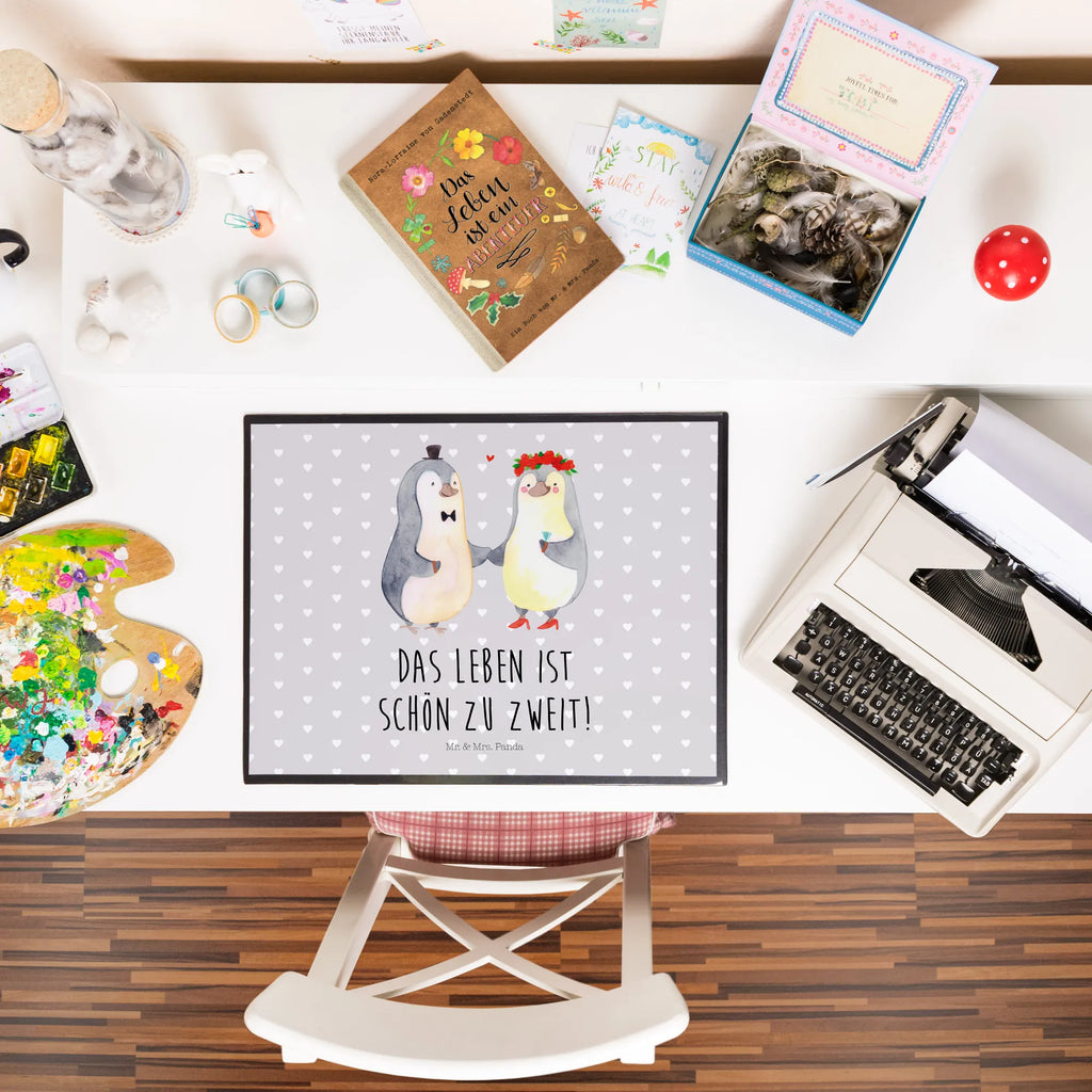 Schreibtischunterlage Pinguin Heirat schreibtischmatte, tischpads, Tischunterlage, tischauflage, Schreibtisch Unterlagen, Schreibtisch Matte, arbeitsmatte, schreibauflagen, schreibtischauflagen, pultunterlage, tischmatte, Schreibtischauflage, arbeitsunterlage, Schreibunterlage, schreibmatte, schreibtischunterlagen, tischmatten, tischauflagen, schreibauflage, tischpad, schreibtischunterlage, Verlobung, Freund, Partner, Heiratsantrag, Freundin, Liebesgeschenk, Ehemann, Hocheitstag, Ehefrau, Heiraten, Jahrestag, Liebe
