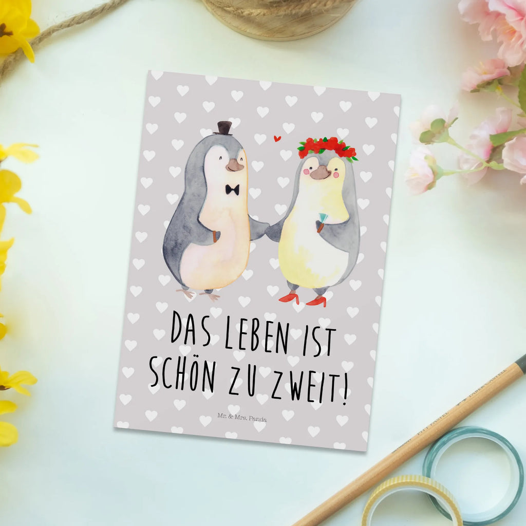 Postcard Penguins getting married Karte, Geschenkkarte, Postkarte, Ansichtskarten, Dankeskarte, Einladungskarten Geburtstag, Grußkarte, Einladung Geburtstag, Geburtstagskarte, Ansichtskarte, Einladung, Einladungskarte, Liebe, Partner, Freund, Freundin, Ehemann, Ehefrau, Heiraten, Verlobung, Heiratsantrag, Liebesgeschenk, Jahrestag, Hocheitstag