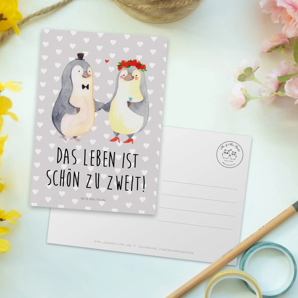 Postcard Penguins getting married Karte, Geschenkkarte, Postkarte, Ansichtskarten, Dankeskarte, Einladungskarten Geburtstag, Grußkarte, Einladung Geburtstag, Geburtstagskarte, Ansichtskarte, Einladung, Einladungskarte, Liebe, Partner, Freund, Freundin, Ehemann, Ehefrau, Heiraten, Verlobung, Heiratsantrag, Liebesgeschenk, Jahrestag, Hocheitstag