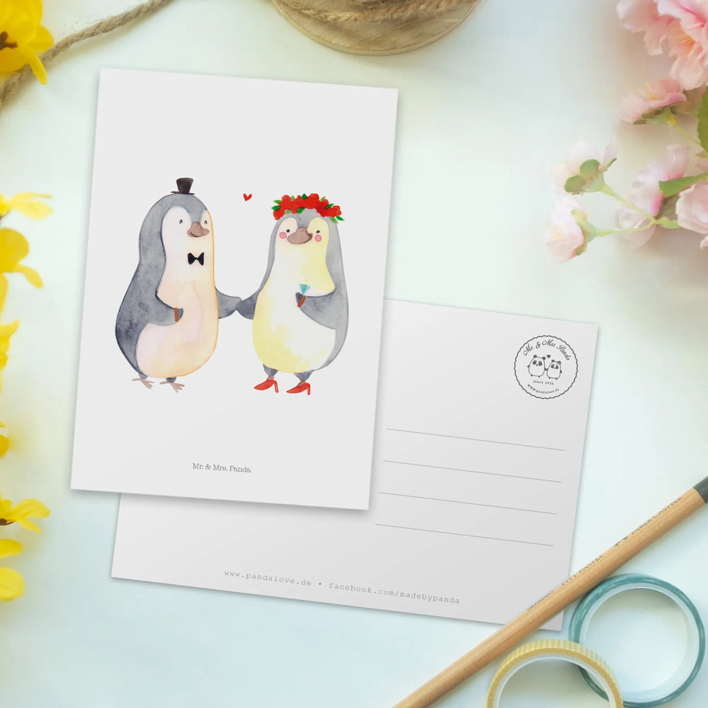 Postcard Penguins getting married Karte, Geschenkkarte, Postkarte, Ansichtskarten, Dankeskarte, Einladungskarten Geburtstag, Grußkarte, Einladung Geburtstag, Geburtstagskarte, Ansichtskarte, Einladung, Einladungskarte, Liebe, Partner, Freund, Freundin, Ehemann, Ehefrau, Heiraten, Verlobung, Heiratsantrag, Liebesgeschenk, Jahrestag, Hocheitstag