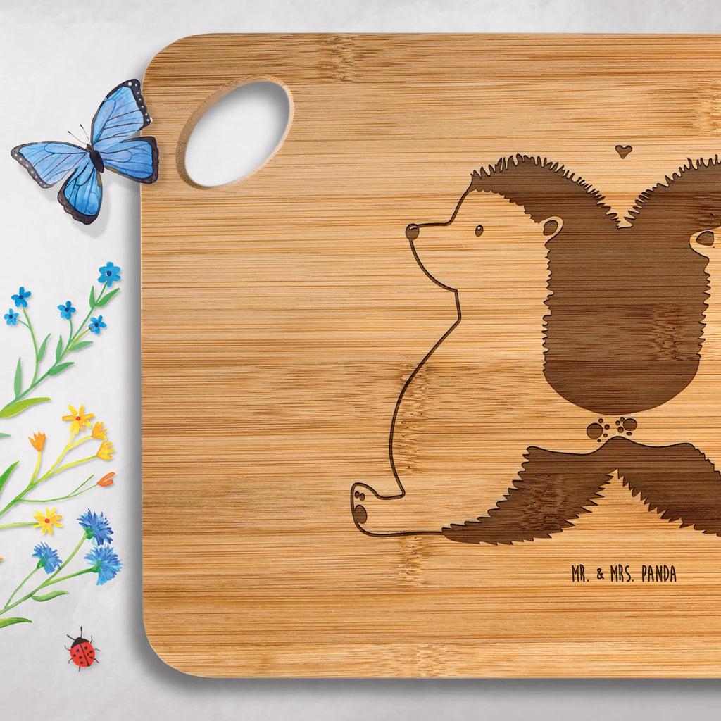 Bambus - Schneidebrett Igel händchenhaltend Schneidbrett Bambus, Schneidebrett Antibakteriell, Bambusbrett Spülmaschinenfest, Schneidebrett Für Gemüse, Schneidebrett Nachhaltig, Schneidebrett Umweltfreundlich, Küchenbrett Bambus Modern, Schneidebrett Design Bambus, Schneidebrett Bambus Klein, Bambus Schneidebrett, Schneidebrett Für Fleisch, Frühstücksbrett Bambus, Küchenbrett Bambus, Küchenbrett Naturmaterial, Bambusbrett Küche, Schneidebrett Holzoptik Nachhaltig, Küchenzubehör Bambus, Bambus Schneidunterlage, Bambusbrettchen, Schneidebrett Für Brot, Bambus Küchenbrettchen, Schneidebrett Bambus Groß, Schneidebrett Für Käse, Schneidebrett Holz Bambus, Schneidebrett Aus Bambus, Frühstücksbrettchen Aus Bambus, Schneidebrett Bambus Mit Saftrille, Bambus Küchenbrett Holzoptik, Bambus Schneidebrett Langlebig, Liebe, Partner, Freund, Freundin, Ehemann, Ehefrau, Heiraten, Verlobung, Heiratsantrag, Liebesgeschenk, Jahrestag, Hocheitstag, Gemeinsamkeit, Liebesbeweis, Hand in Hand, Igelliebe, Hochzeit, Liebesbotschaft, Love, große Liebe, Igel, Lieblingsmensch, Geschenk für zwei