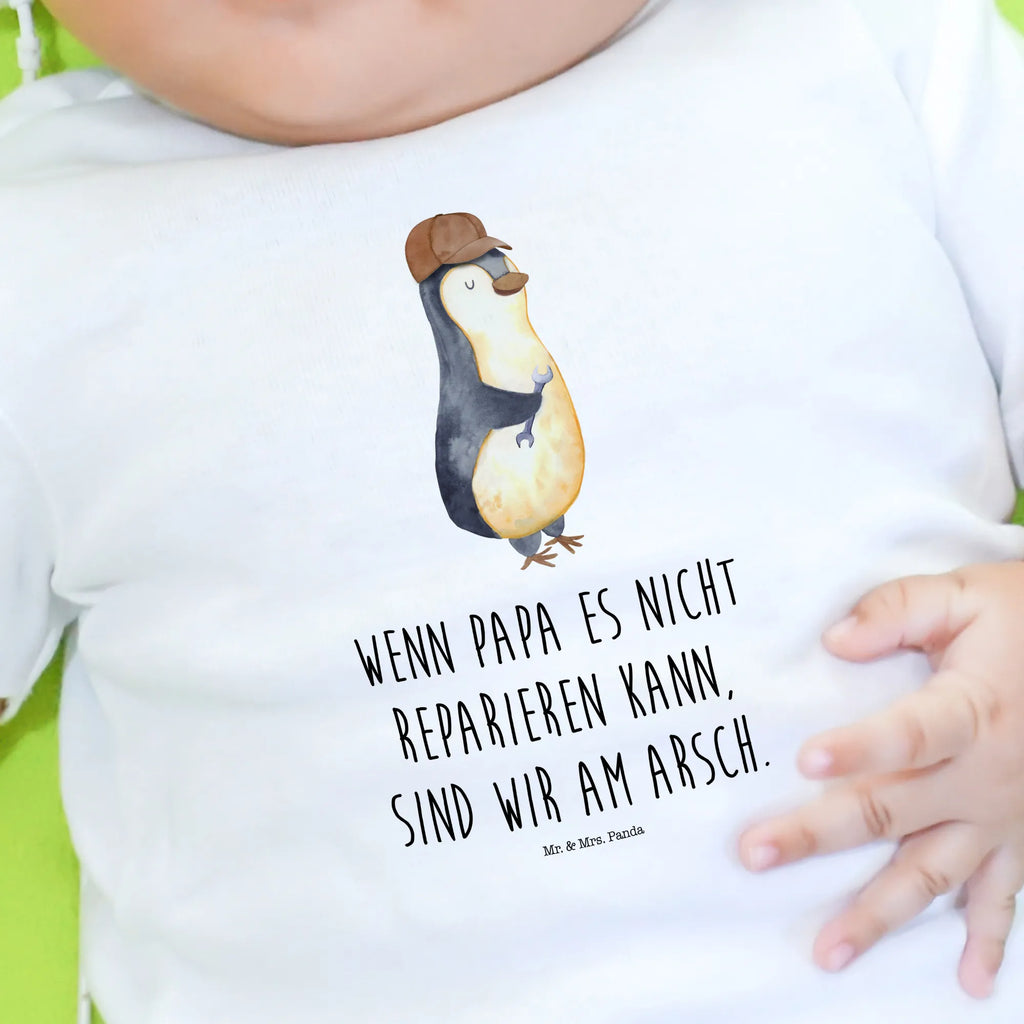 Organiczna koszulka dla niemowląt Jeśli tata tego nie naprawi, to jesteśmy w dupie Baby Shirt Neutral, Baby Shirt Modern, Baby Top, Baby Shirt Zur Geburt, Baby Shirt Klassisch, Baby Baumwollshirt, Baby Shirt Alltag, Baby Shirt Erstausstattung, Baby Shirt Weiß, Baby Shirt, Baby Pullover, Baby Jerseyshirt, Baby Shirt Mit Aufdruck, Baby Shirt Mit Motiv, Baby Hemd, Baby Shirt Grau, Baby Shirt Junge, Süßes Baby Shirt, Baby Shirt Geschenk, Baby Shirt Unisex, Baby Kurzarmshirt, Baby Shirt Mädchen, Baby Shirt Mit Spruch, Baby Langarmshirt, Lustiges Baby Shirt, Baby Sweatshirt, Baby T-Shirt, Baby Shirt Bunt, Baby Oberteil, Baby Bio Shirt, Baby Shirt Gestreift, Baby Shirt Pastell, Papa, Schwester, Opa, Vatertag, Familie, Bruder, Muttertag, Mama, Oma, Geschenk Papa, Vater, Bester Papa Der Welt