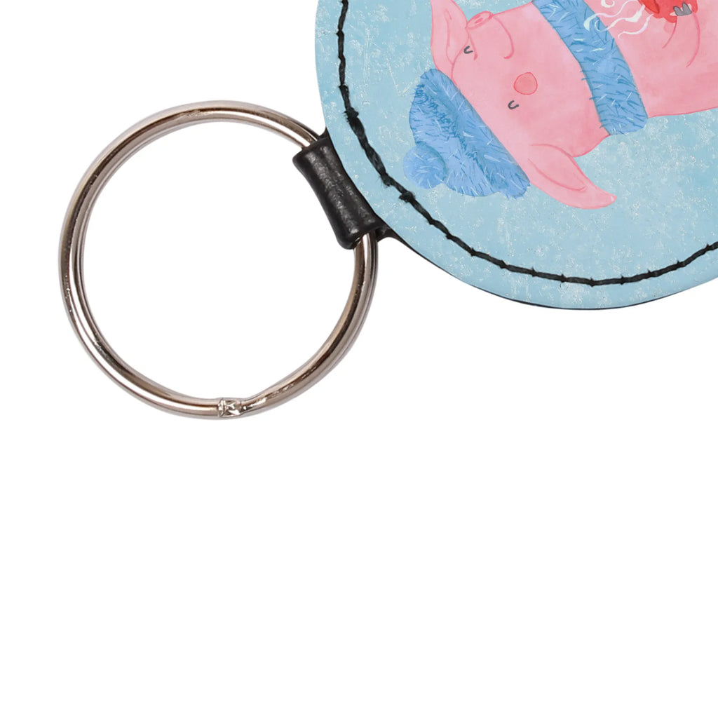 Okrągły brelok Świnka grzane wino Schlüsselanhänger Mit Foto, Schlüsselanhänger Metall, Schlüsselanhänger Geburtstag, Schlüsselband, Schlüsselanhänger Mit Namen, Schlüsselanhänger Für Paare, Schlüsselanhänger Haus, Schlüsselanhänger Nachhaltig, Schlüsselanhänger Niedlich, Schlüsselring, Schlüsselanhänger Tiermotiv, Schlüsselanhänger Herz, Schlüsselanhänger Partner, Schlüsselanhänger Für Kinder, Schlüsselanhänger Stoff, Schlüsselanhänger Mit Spruch, Schlüsselanhänger Elegant, Schlüsselhalter, Schlüsselanhänger Freundschaft, Schlüsselanhänger Leder, Schlüsselanhänger Holz, Schlüsselanhänger Klassisch, Schlüsselanhänger, Schlüsselanhänger Geschenk, Schlüsselaccessoire, Schlüsselanhänger Für Herren, Schlüsselanhänger Mit Motiv, Schlüsselanhänger Kunststoff, Schlüsselanhänger Bunt, Schlüsselanhänger Mit Gravur, Schlüsselanhänger Modern, Schlüsselanhänger Personalisierbar, Schlüsselanhänger Filz, Schlüsselanhänger Handgemacht, Schlüsselanhänger Für Damen, Schlüsselanhänger Liebe, Schlüsselanhänger Lustig, Schlüsselanhänger Auto, Schlüsselanhänger Schlüssel, Winter, Weihnachten, Weihnachtsdeko, Nikolaus, Advent, Heiligabend, Wintermotiv, Weihnachtsmarkt, Spruch, Betrunken, Glühwein