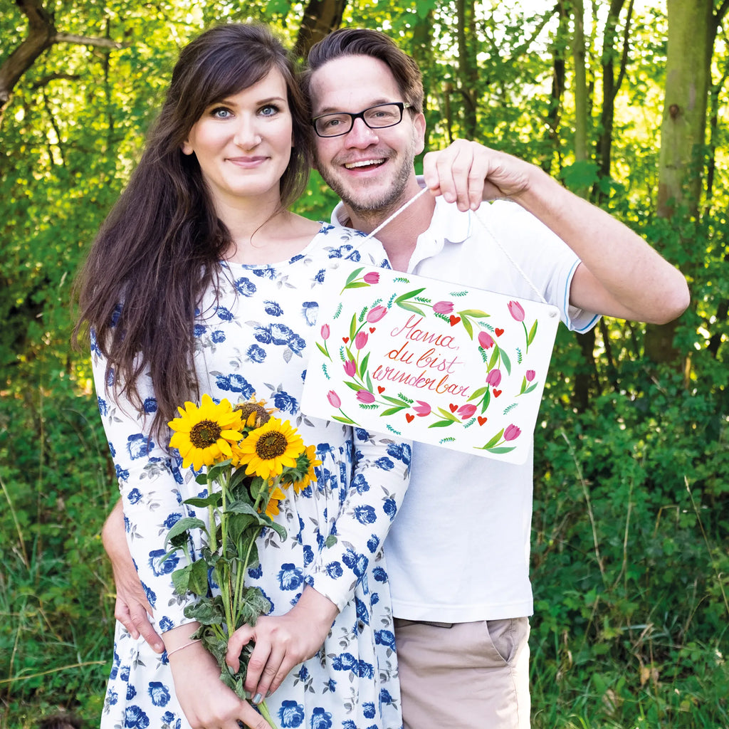 Deko Schild Mama Tulpen Türschild Familie, Holztafel, Holzschild, Dekoschild, Badschild, Deko Wandtafel, dekotafel, Wandschild, Schild, wandhänger, sprüche schild, dekoration schild, dekoschilder, Türschild, wandtafel, holzbild, Motivschild, Spruchschild, Schild mit Spruch, Küchenschild, Deko Schild, hängeschild, Dekoration, Abenteuer, Natur, Outdoor, Blumen Deko, Frühlings Deko, Sommer Deko, positive Botschaft, Naturliebhaber, Mutter, Mama, Mami, Mutti, Mom
