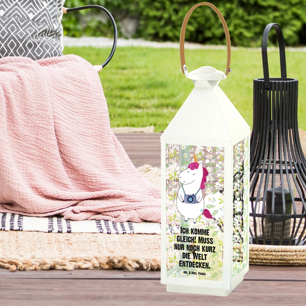 Decorative lantern unicorn photographer Laterne Weiß, Leuchten, Lichterkettenlaterne, Laterne Mit Muster, Laterne Zum Stellen, Laterne Vintage, Laterne Shabby Chic, Laterne Skandinavisch, Laterne Wind- und Wetterfest, Terrasse-Laterne, Laterne Mit Griff, Laterne Minimalistisch, Laterne XXL, Laterne Beleuchtet, Kerzenlaterne, Laterne Mit Motiv, Laternenwindlicht, Deko Laterne, Windlicht, Laterne Klein, Innenraum-Laterne, Laterne Modern, Outdoor-Laterne, Dekolaterne, Laterne Mit Blumenmotiv, Laterne Mit Spiegelglas, Laterne Rustikal, Laterne Landhausstil, Laterne Pastellfarben, Laterne Zum Hängen, Glaslaterne, Teelichthalter Laterne, Windlichtlaterne, Laterne Orientalisch, Lichterlaterne, Hängelaterne Deko, LED-Laterne, Holzlaterne, Laterne Deko, Tischlaterne, Laterne Klassisch, Laterne Romantisch, Laternenlicht, Laternen-Set, Laterne Maritim, Metalllaterne, Laterne Spülmaschinenfest (Glas), Metall Laterne, Hängeleuchte, Laterne Mit Sternenmuster, Einhörner, Unicorn, Einhorn Deko, Einhorn, Fotografie, Reisen, Weltreise, Kurztrip, Kamera, Städtereise, Urlaub, Weltenbummler, Fotograf, Tourist, Reise