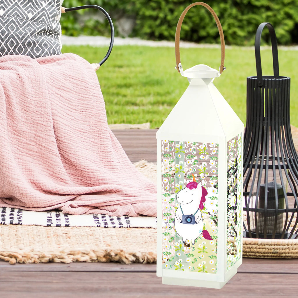 Decorative lantern unicorn photographer Laterne Weiß, Leuchten, Lichterkettenlaterne, Laterne Mit Muster, Laterne Zum Stellen, Laterne Vintage, Laterne Shabby Chic, Laterne Skandinavisch, Laterne Wind- und Wetterfest, Terrasse-Laterne, Laterne Mit Griff, Laterne Minimalistisch, Laterne XXL, Laterne Beleuchtet, Kerzenlaterne, Laterne Mit Motiv, Laternenwindlicht, Deko Laterne, Windlicht, Laterne Klein, Innenraum-Laterne, Laterne Modern, Outdoor-Laterne, Dekolaterne, Laterne Mit Blumenmotiv, Laterne Mit Spiegelglas, Laterne Rustikal, Laterne Landhausstil, Laterne Pastellfarben, Laterne Zum Hängen, Glaslaterne, Teelichthalter Laterne, Windlichtlaterne, Laterne Orientalisch, Lichterlaterne, Hängelaterne Deko, LED-Laterne, Holzlaterne, Laterne Deko, Tischlaterne, Laterne Klassisch, Laterne Romantisch, Laternenlicht, Laternen-Set, Laterne Maritim, Metalllaterne, Laterne Spülmaschinenfest (Glas), Metall Laterne, Hängeleuchte, Laterne Mit Sternenmuster, Einhörner, Unicorn, Einhorn Deko, Einhorn, Fotografie, Reisen, Weltreise, Kurztrip, Kamera, Städtereise, Urlaub, Weltenbummler, Fotograf, Tourist, Reise