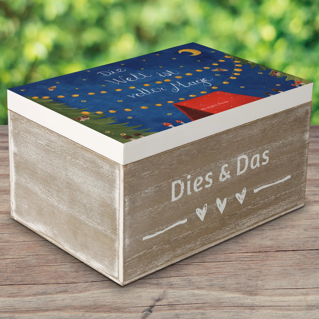 Holzkiste Die Welt ist voller Magie Dekokiste, Aufbewahrungsbox, Kiste, Schatulle, Erinnerungsbox, XXL, Holzkiste, Geschenkbox, Schatzkiste, Erinnerungskiste, Truhe, Geschenkdose, Blumen Deko, Frühlings Deko, Sommer Deko, Dekoration, positive Botschaft, Naturliebhaber, Outdoor, Natur, Abenteuer