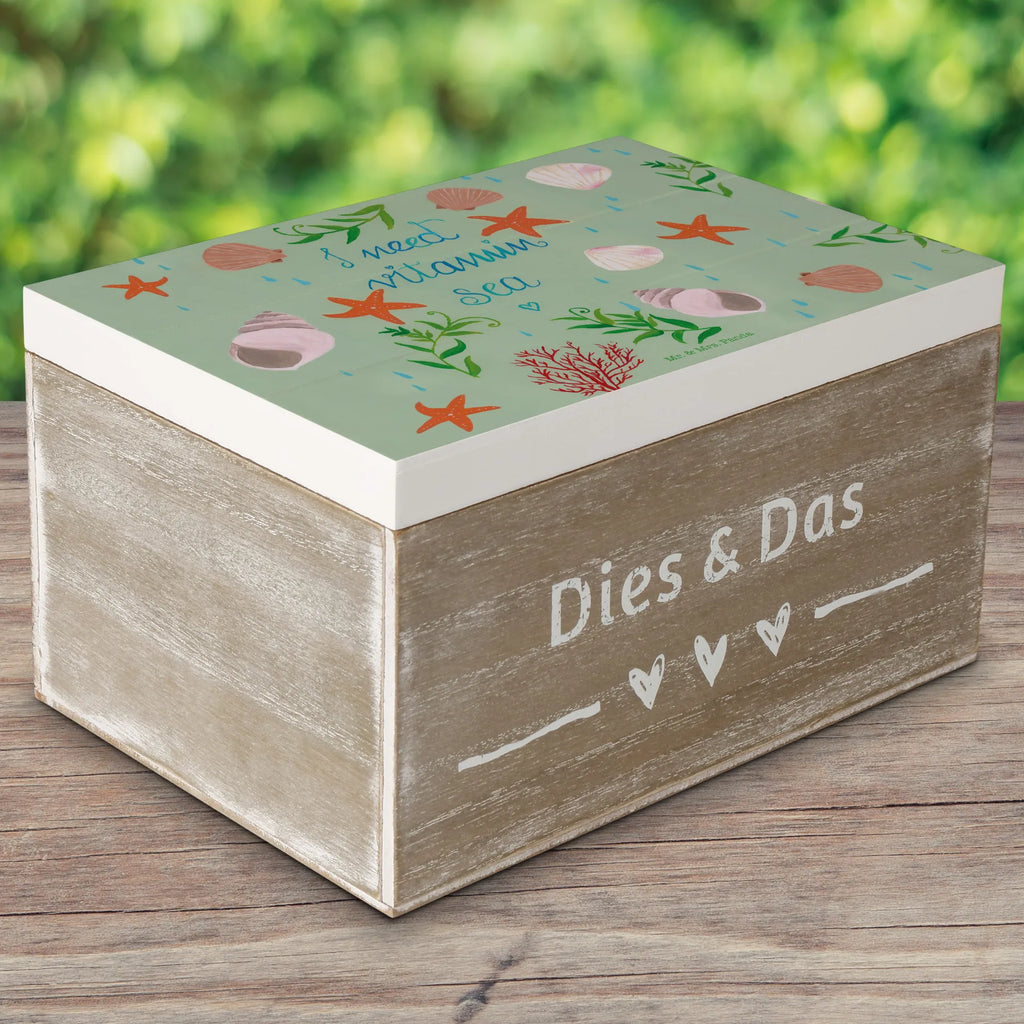Skrzynia drewniana Morska witamina Schatulle, Holzkisten, Aufbewahrungskiste, aufbewahrungsboxen, holzschachtel, Aufbewahrungsbox Holz, Aufbewahrungsbox, aufbewahrungstruhe, box holz, kiste holz, holztruhen, truhe holz, Holzkiste, Box aus Holz, Holztruhe, aufbewahrungskisten, holzschatulle, Holzbox mit Deckel, holzkästchen, Holz Aufbewahrungsbox, Holzkiste mit Deckel, Aufbewahrungsbox aus Holz, aufbewahrungskiste mit deckel, Holzbox, Holzboxen, Dekoration, Abenteuer, Natur, Outdoor, Blumen Deko, Frühlings Deko, Sommer Deko, positive Botschaft, Naturliebhaber, Schwimmer Geschenk, Urlaub Am Meer, Wasserratte Geschenk, Schwimmen Spruch, Vitamin Sea, See, Strand Urlaub