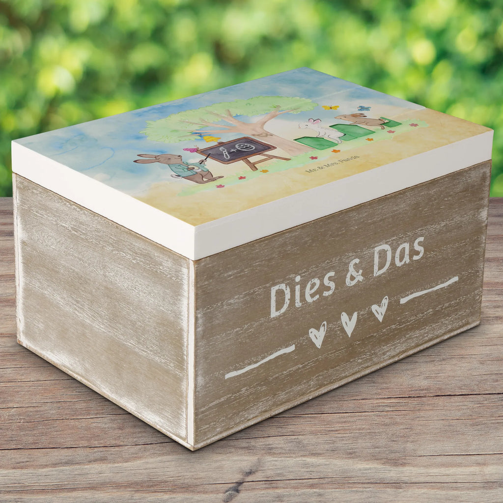 Holzkiste Hasen Schule Holztruhe, Aufbewahrungsbox aus Holz, Schatulle, Holzkiste mit Deckel, Aufbewahrungsbox, kiste holz, Box aus Holz, aufbewahrungskiste mit deckel, Holzboxen, aufbewahrungstruhe, Aufbewahrungsbox Holz, Holzbox, holztruhen, Holzbox mit Deckel, truhe holz, Holzkiste, aufbewahrungsboxen, holzkästchen, box holz, Holzkisten, holzschatulle, Aufbewahrungskiste, aufbewahrungskisten, holzschachtel, Holz Aufbewahrungsbox, Osterdeko, Osterhase, Osternest, Ostergeschenke, Geschenke zu Ostern, Ostern Geschenk, Ostergeschenke Kinder, Ostern Kinder, Ostern