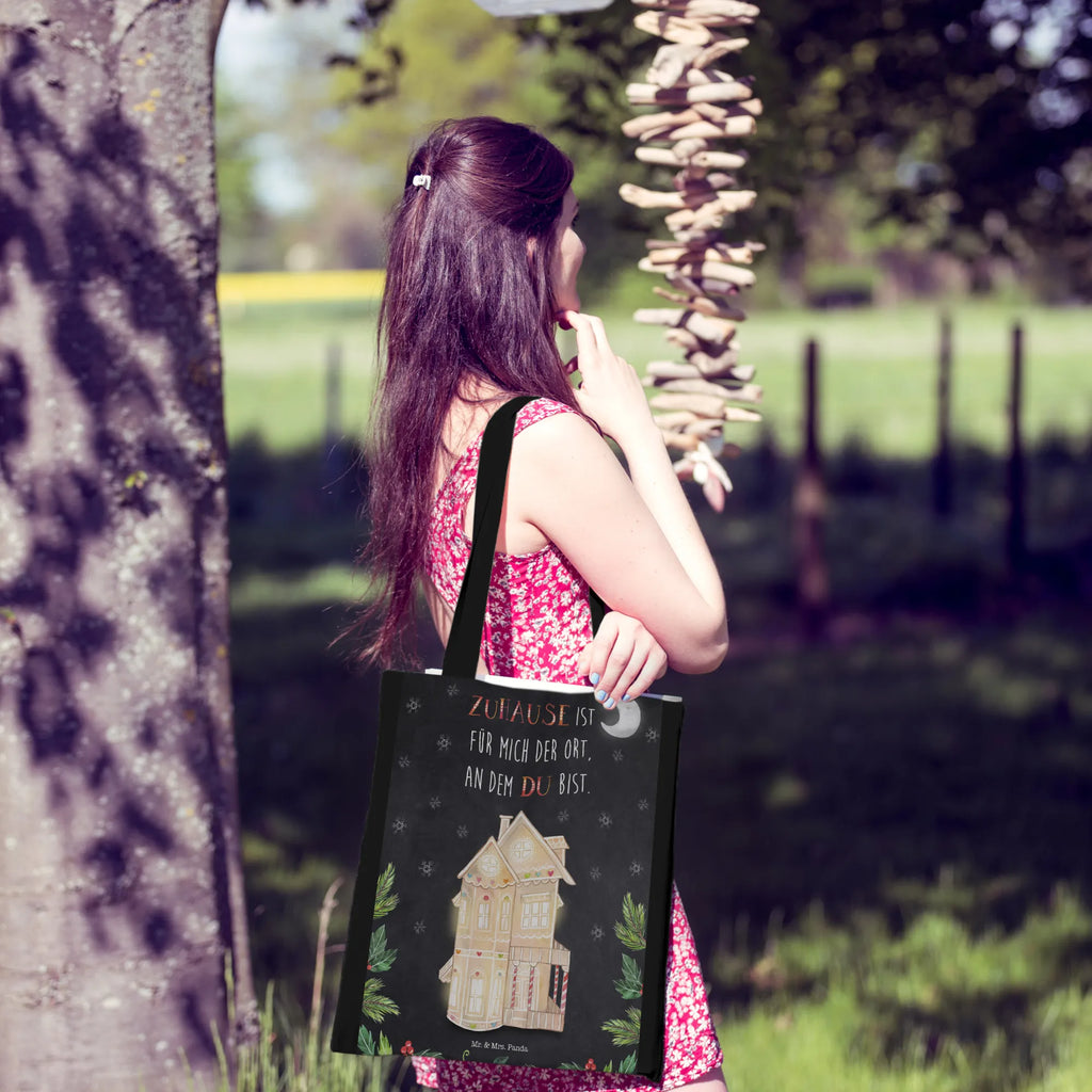 Torba Piernikowy domek Laptoptasche, schultertasche baumwolle, stoff shopper, einkaufsshopper, Uni Tasche, tragbeutel, einkaufstasche baumwolle, Alltagstasche, universaltasche, Baumwolltasche, henkeltasche baumwolle, baumwoll shopper, Jutebeutel, umhängetasche baumwolle, dokumententasche, Unitasche, Umhängetasche, textilbeutel, Einkaufstüte, festivaltasche, Baumwoll-Shopper, Stoffbeutel, textiltasche, umhängebeutel, Tüte, Schultertasche, Jutetasche, Büchertasche, Beutel, tragetasche baumwolle, freizeitbeutel, Henkeltasche, tasche baumwolle, beutel baumwolle, Baumwollbeutel, Baumwoll-Tragetasche, Stofftasche, Shopper, Shopping Tasche, campus tasche, Einkaufstasche, Schultasche, festival tasche, canvas tasche, schulterbeutel, studententasche, Tote Bag, Tasche, stofftasche baumwolle, Schulbeutel, Stoff-Tragetasche, totebag, Einkaufsbeutel, Tragetasche, Strandtasche, Freizeittasche, Weihnachten, Winter, Weihnachtsdeko, Nikolaus, Advent, Heiligabend, Wintermotiv