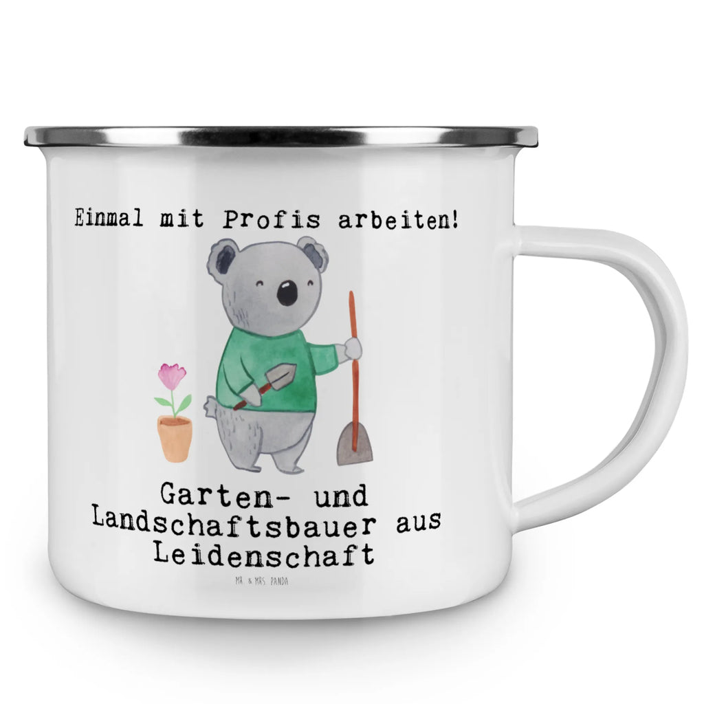 Camping Emaille Tasse Garten- und Landschaftsbauer aus Leidenschaft Teebecher, wanderbecher, blechbecher, reisetasse, Pott, Kaffeetasse, Emaille Becher, Reisebecher, wandertasse, Campingtasse, Becher, emaillebecher, becher emaille, Metalltasse, Teetasse, Kaffeebecher, Trinkbecher, metallbecher, Tasse, Tasse Emaille, Emailletasse, Blechtasse, Campingbecher, Emaille Tasse, Geschenk, Schenken, Jubiläum, Danke, Dankeschön, Beruf, Ausbildung, Abschied, Rente, Kollege, Kollegin, Arbeitskollege, Mitarbeiter, Firma, Gartenplaner, Gärtnerei, Gartenbau, Gärtner, Garten- und Landschaftsbauer, Hobbygärtner
