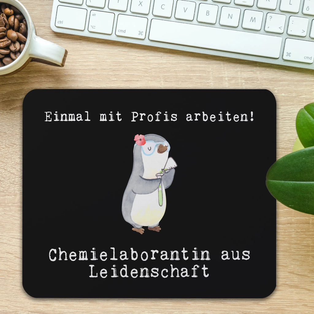 Mouse mat Chemical laboratory technician Passion Designer Mauspad, Mousepad, PC Zubehör, Einzigartiges Mauspad, Mauspad Büro, Mauspad, Mausunterlage, Arbeitszimmer, Büroausstattung, Computer zubehör, Beruf, Ausbildung, Jubiläum, Abschied, Rente, Kollege, Kollegin, Geschenk, Schenken, Arbeitskollege, Mitarbeiter, Firma, Danke, Dankeschön, Naturwissenschaftlerin, Studium, Forschung, Wissenschaftlerin, Labor, Chemielaborantin, Chemikerin