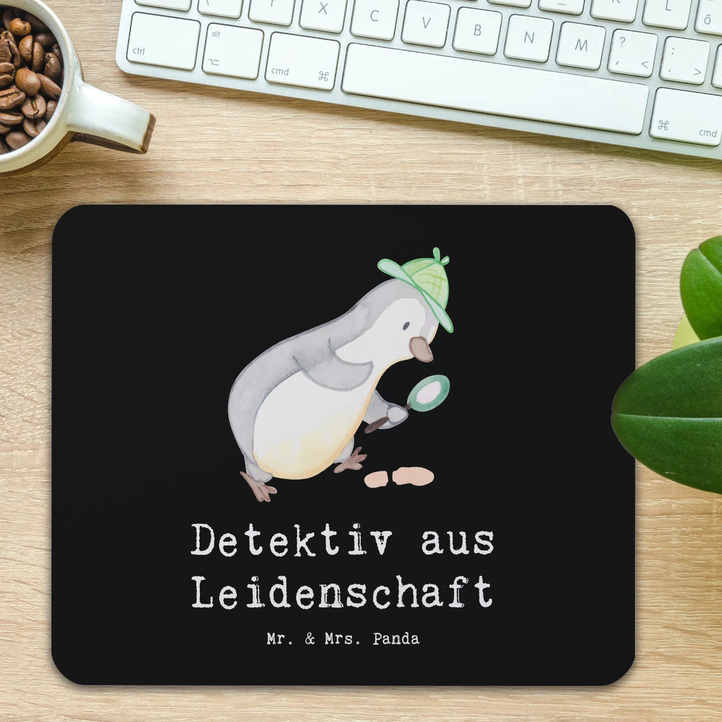 Mouse mat Detective passion Mauspad, Mausunterlage, Büroausstattung, Mousepad, Arbeitszimmer, Einzigartiges Mauspad, Computer zubehör, Designer Mauspad, Mauspad Büro, PC Zubehör, Beruf, Ausbildung, Jubiläum, Abschied, Rente, Kollege, Kollegin, Geschenk, Schenken, Arbeitskollege, Mitarbeiter, Firma, Danke, Dankeschön, Privatdetektei, Detektiv, Detektivausbildung, Berufsdetektiv, Ermittler, Wirtschaftsdetektei, Spurensuche, Agent